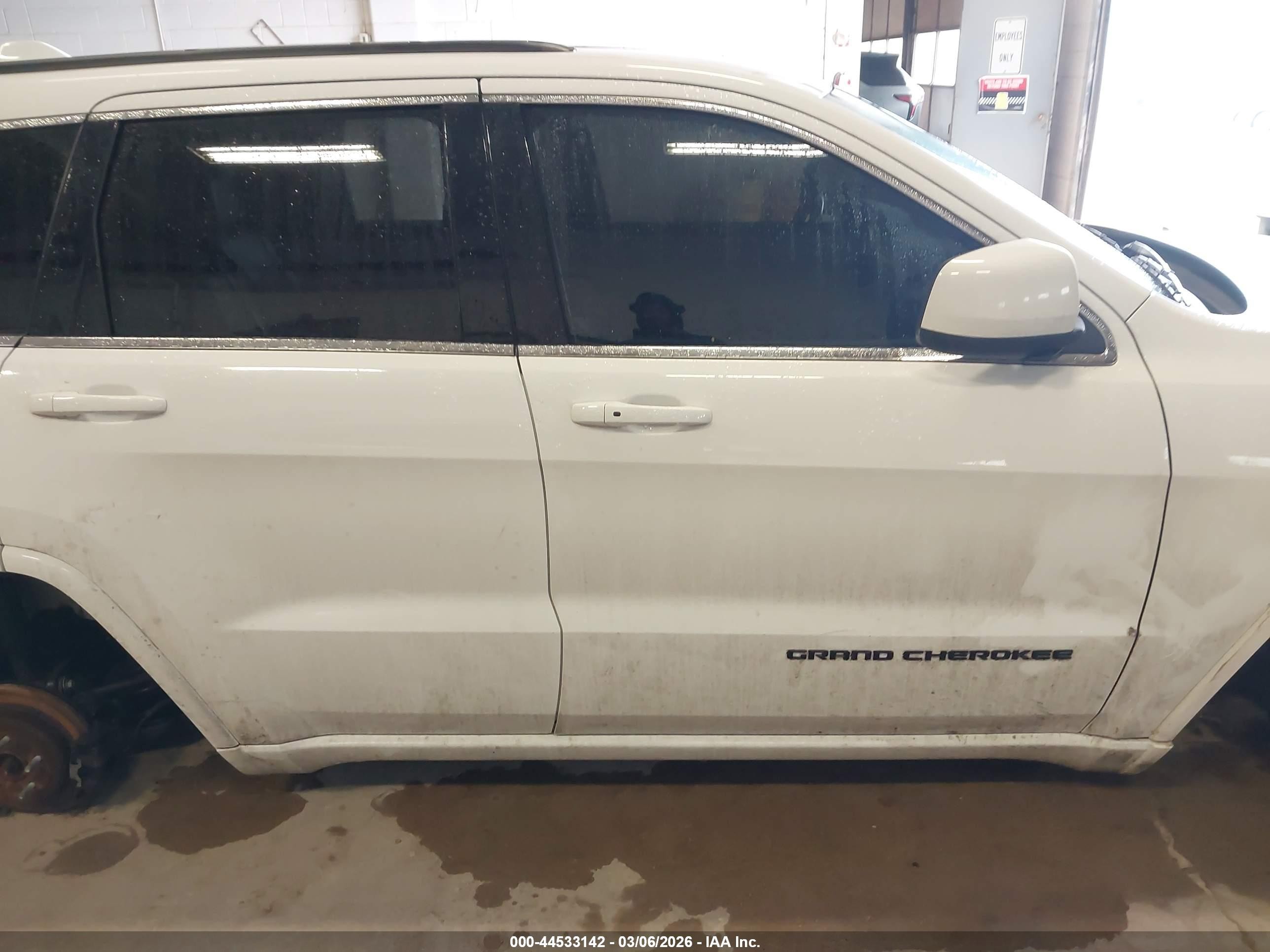2015 Jeep Grand Cherokee Altitude Белый vin: 1C4RJFAG2FC742264