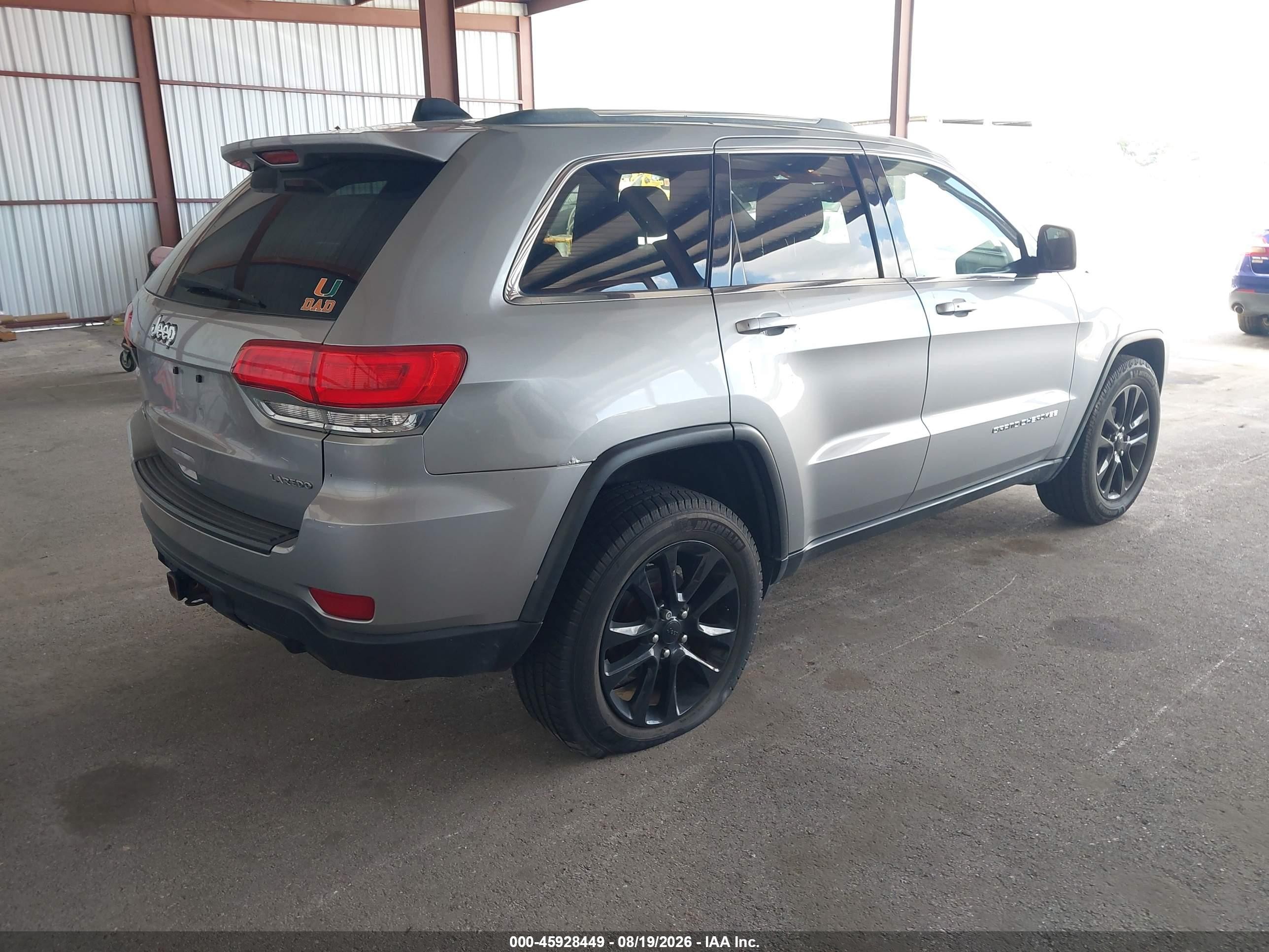 2015 Jeep Grand Cherokee Laredo Gray vin: 1C4RJFAG2FC892925
