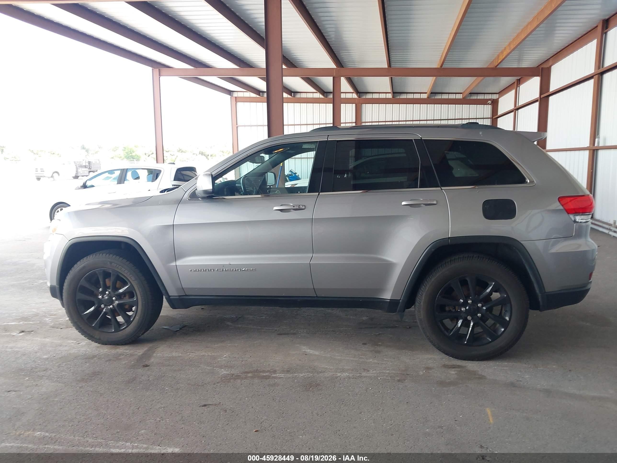 2015 Jeep Grand Cherokee Laredo Gray vin: 1C4RJFAG2FC892925