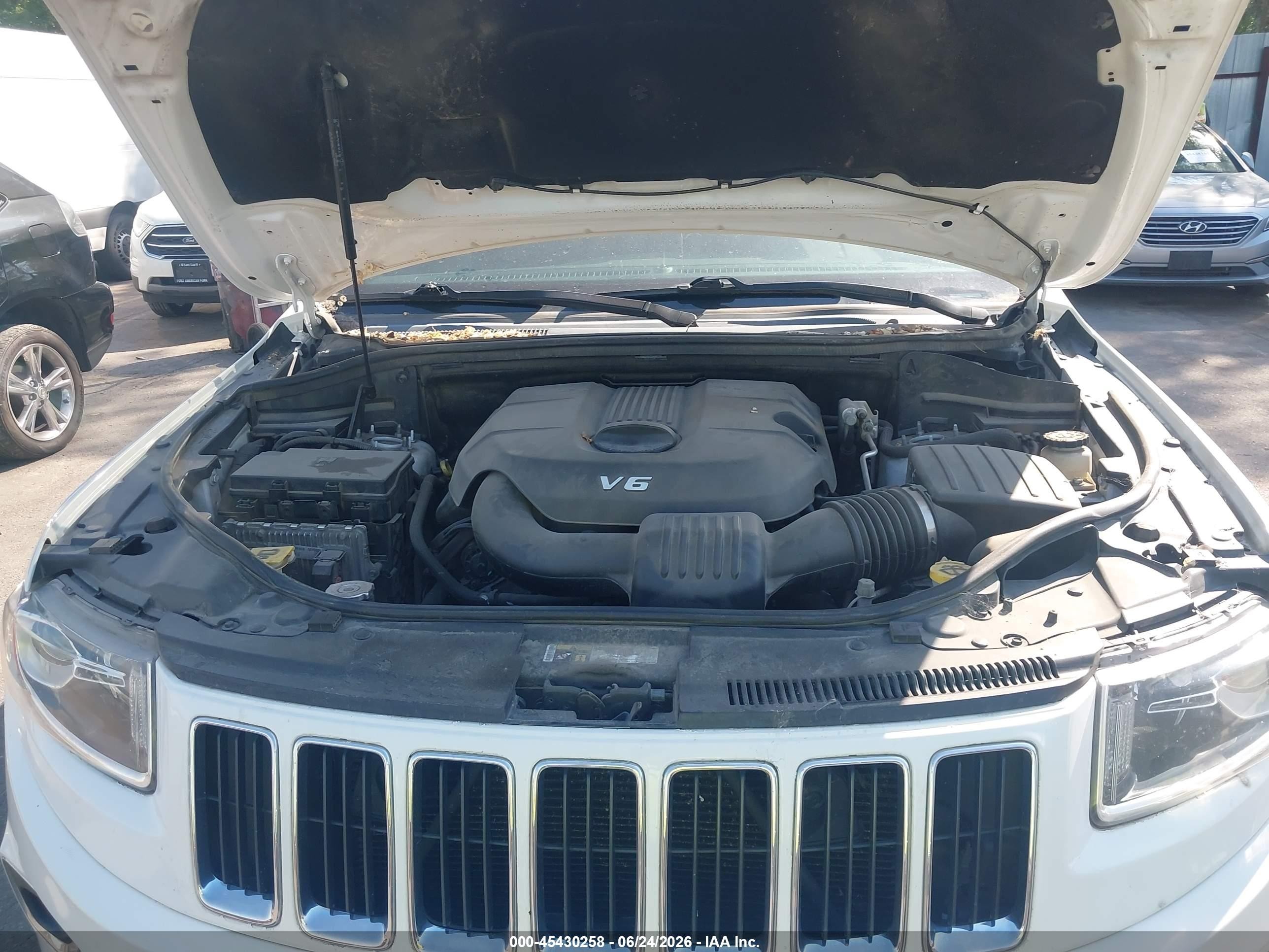 2015 Jeep Grand Cherokee Laredo White vin: 1C4RJFAG2FC893783