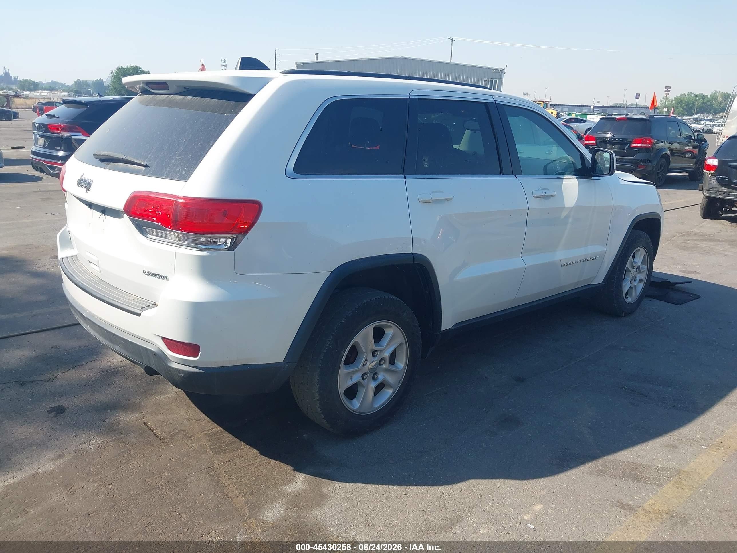 2015 Jeep Grand Cherokee Laredo White vin: 1C4RJFAG2FC893783