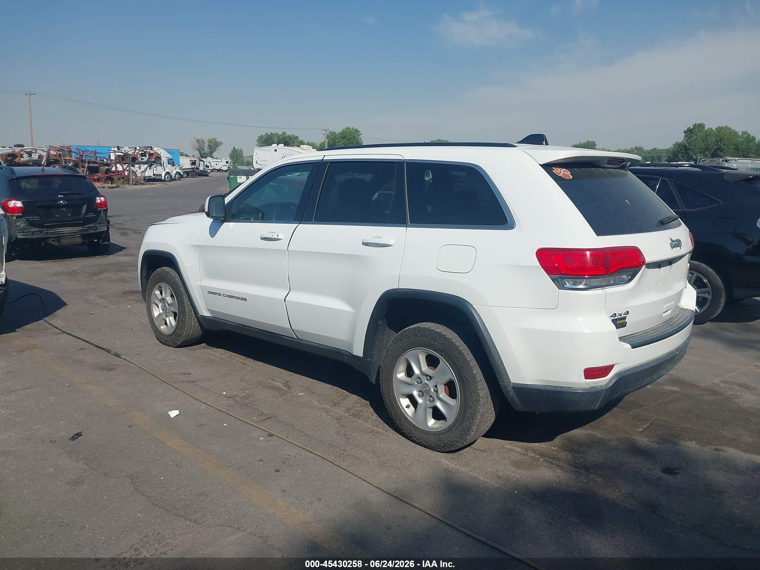 2015 Jeep Grand Cherokee Laredo White vin: 1C4RJFAG2FC893783