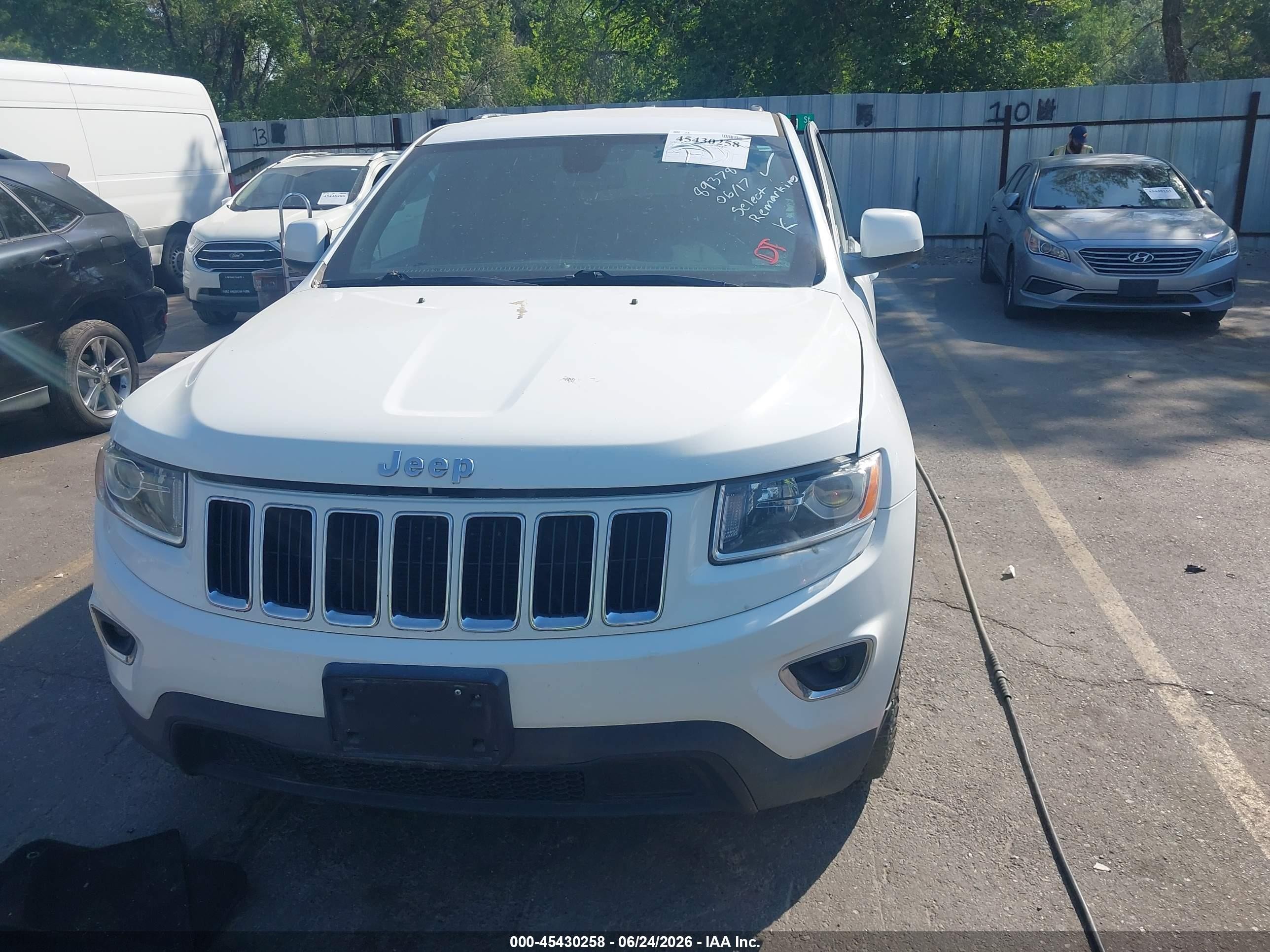 2015 Jeep Grand Cherokee Laredo White vin: 1C4RJFAG2FC893783