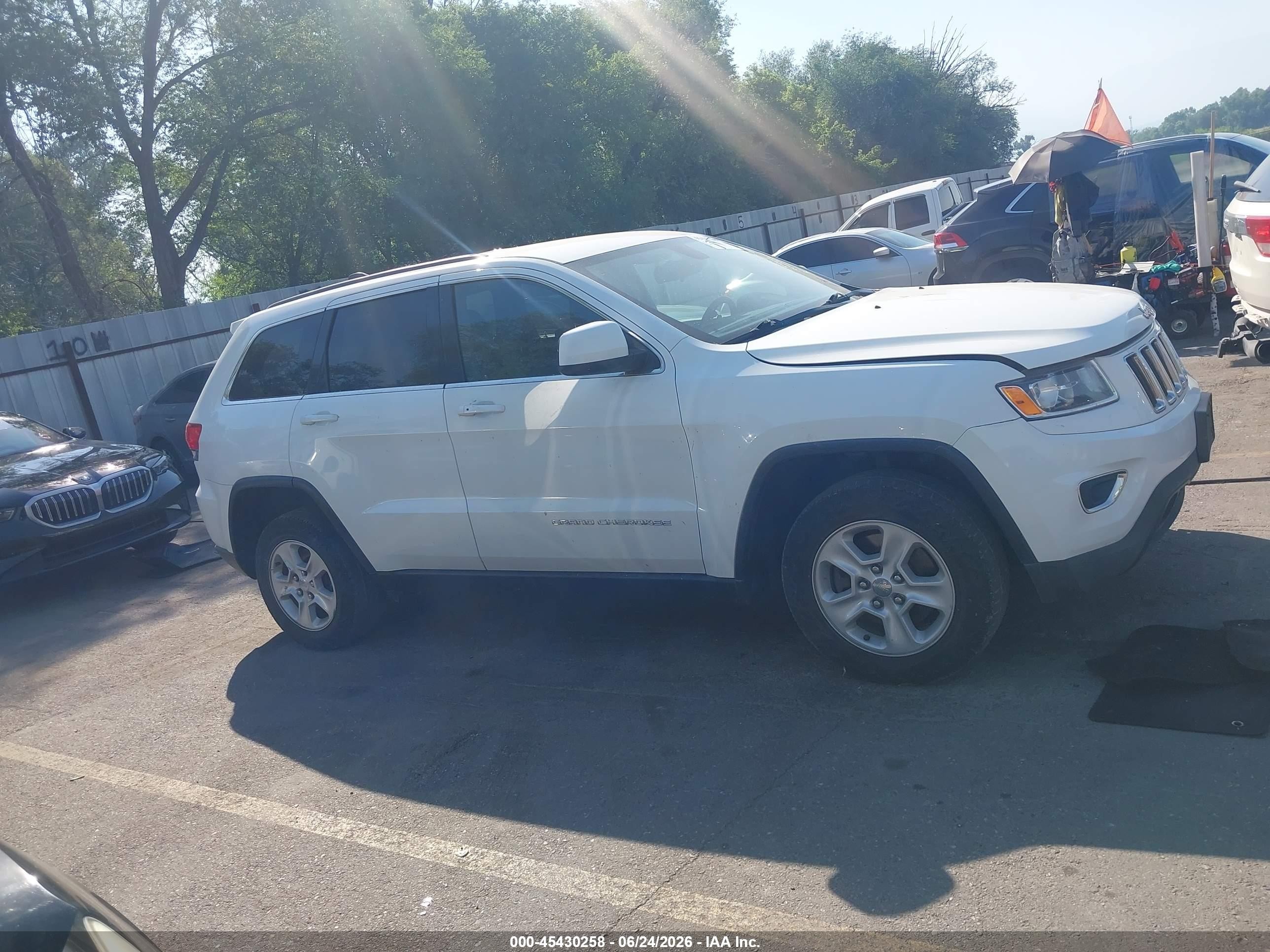 2015 Jeep Grand Cherokee Laredo White vin: 1C4RJFAG2FC893783