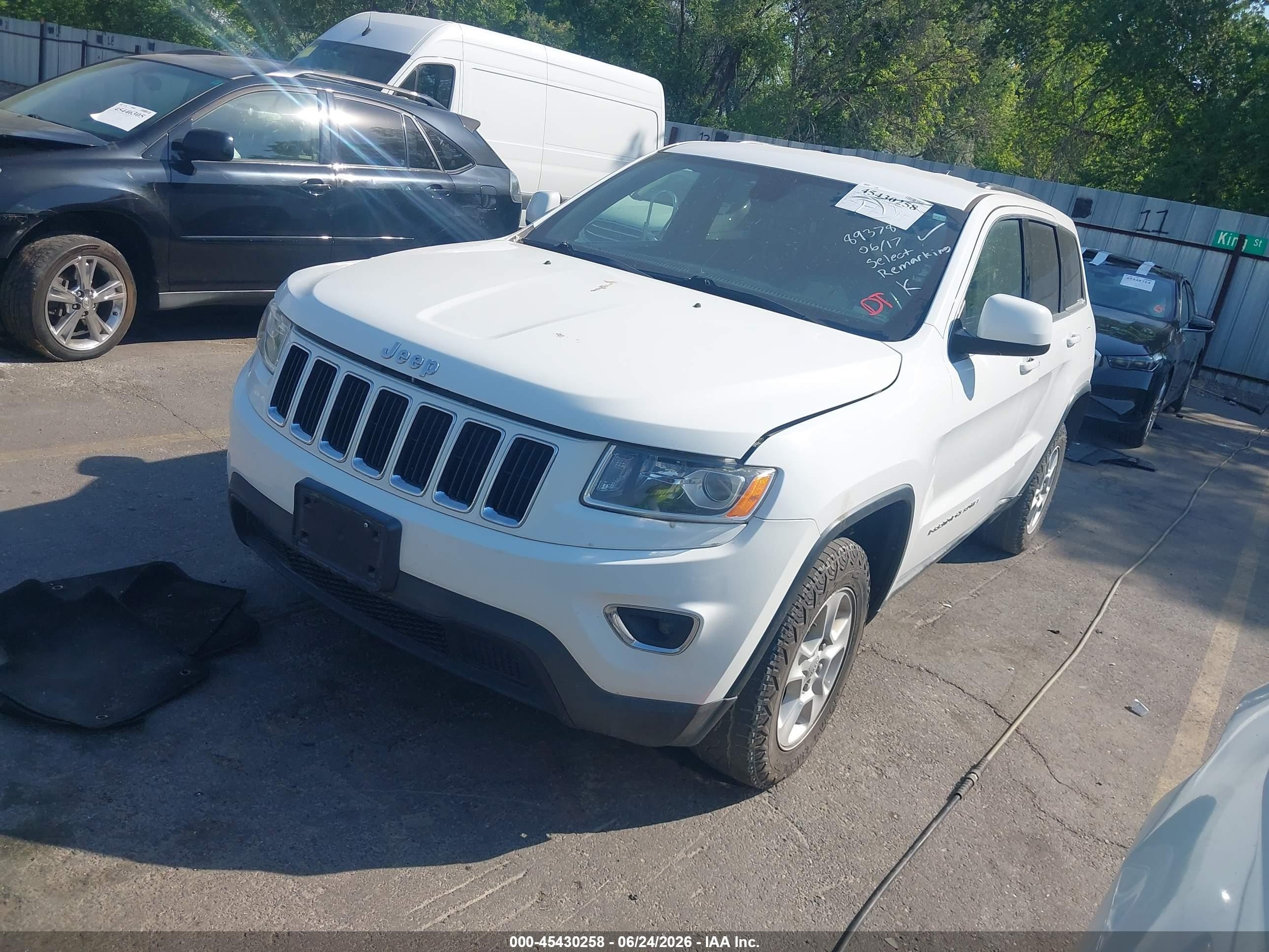 2015 Jeep Grand Cherokee Laredo White vin: 1C4RJFAG2FC893783