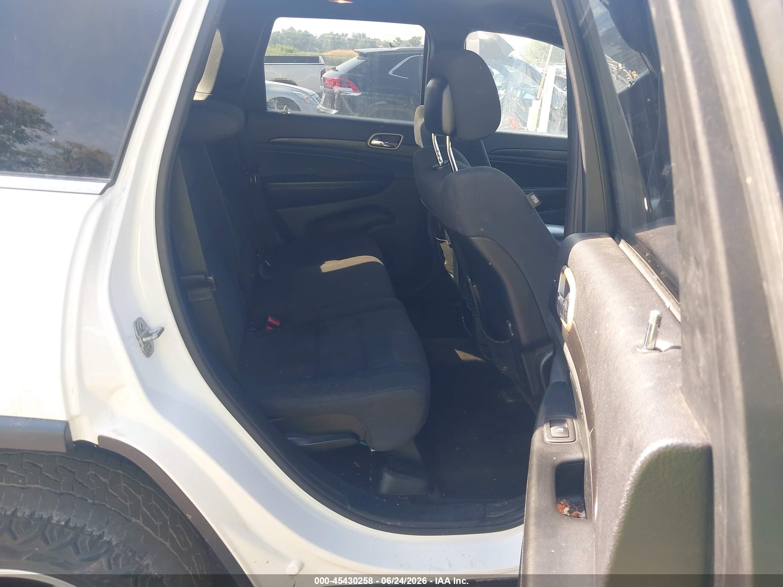 2015 Jeep Grand Cherokee Laredo White vin: 1C4RJFAG2FC893783