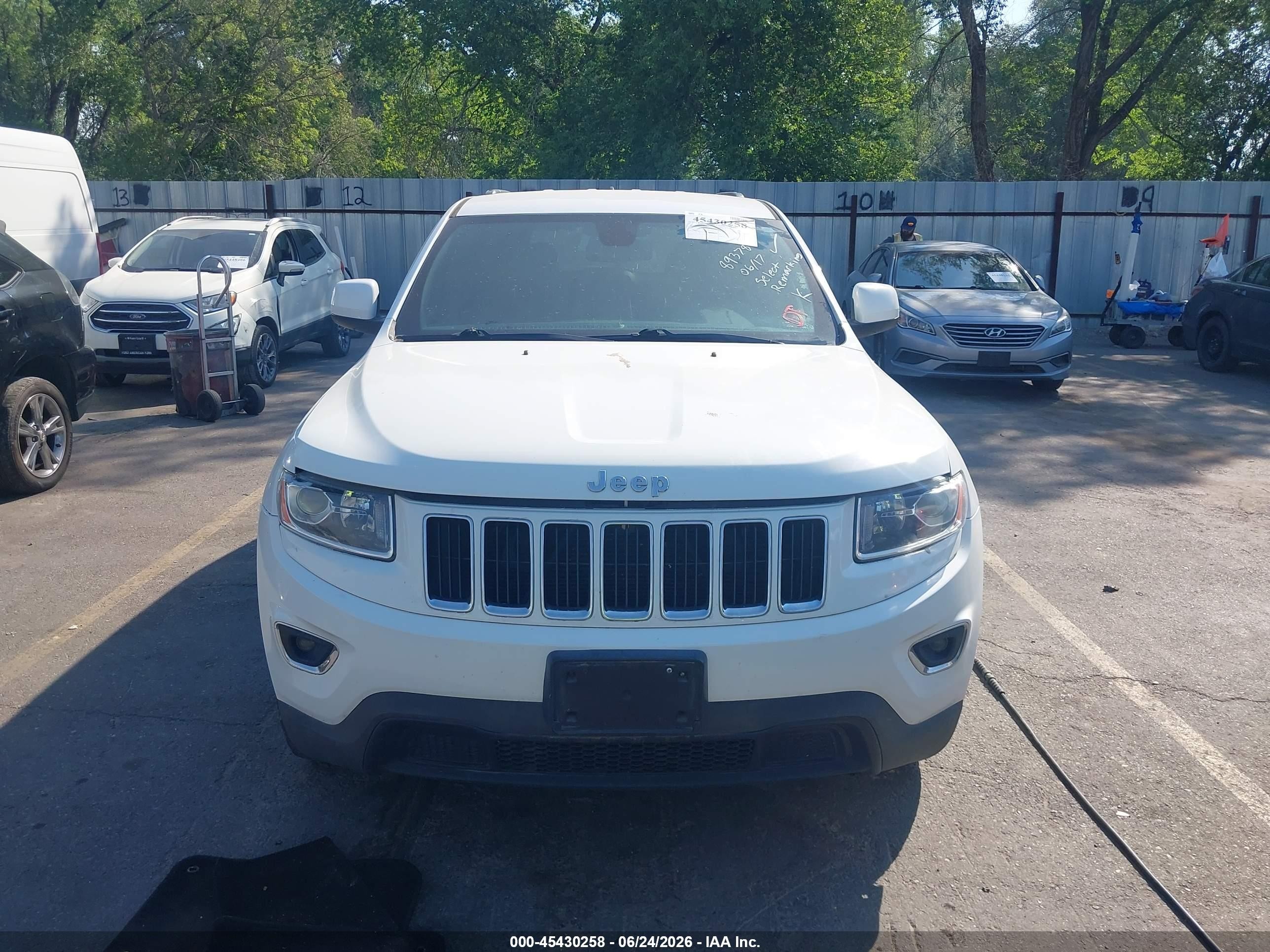 2015 Jeep Grand Cherokee Laredo White vin: 1C4RJFAG2FC893783