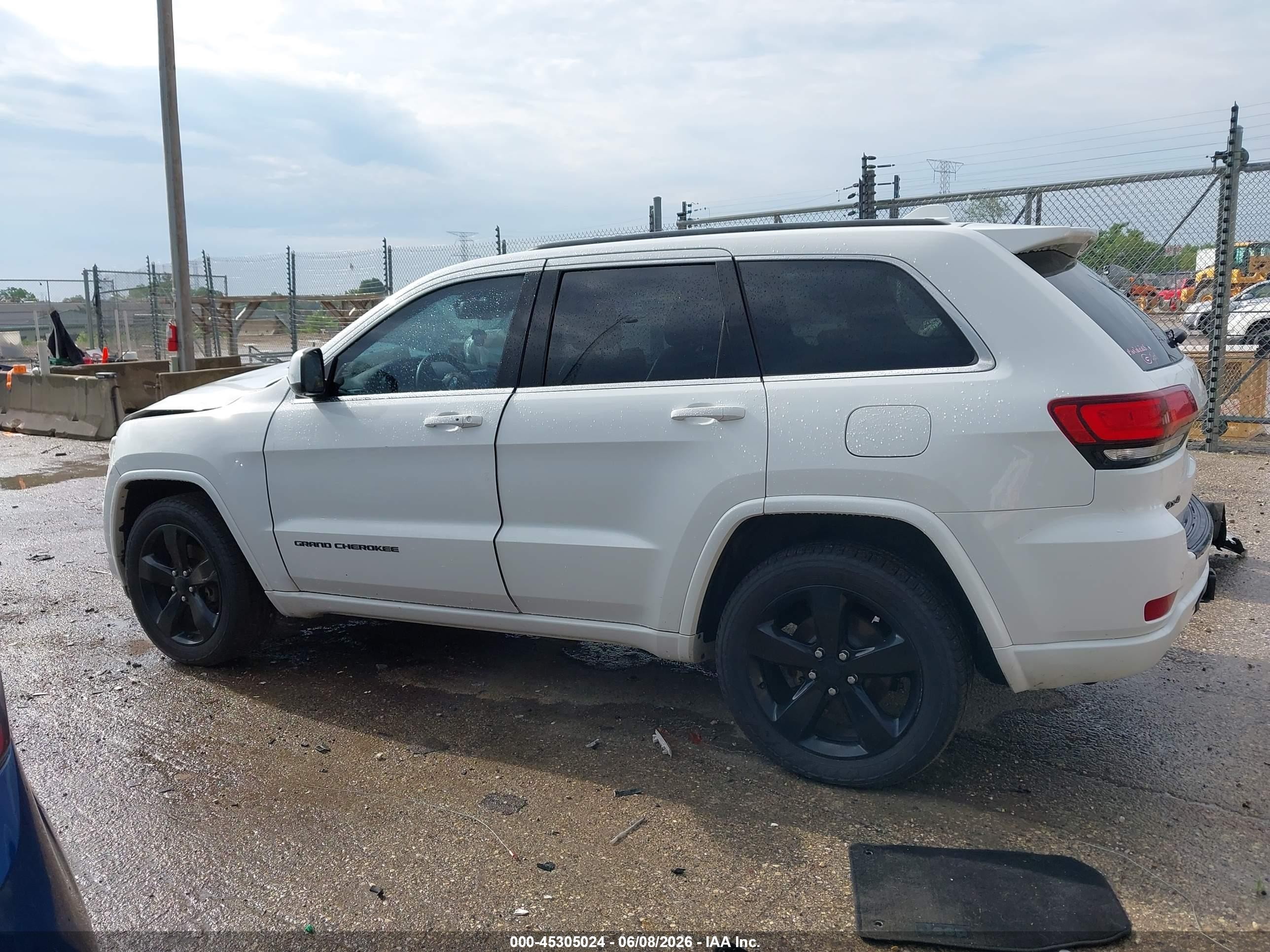 2015 Jeep Grand Cherokee Altitude Белый vin: 1C4RJFAG2FC924451