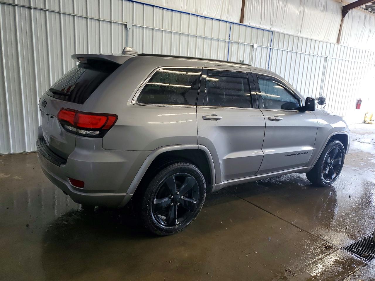 2015 Jeep Grand Cherokee Laredo Gray vin: 1C4RJFAG2FC924868