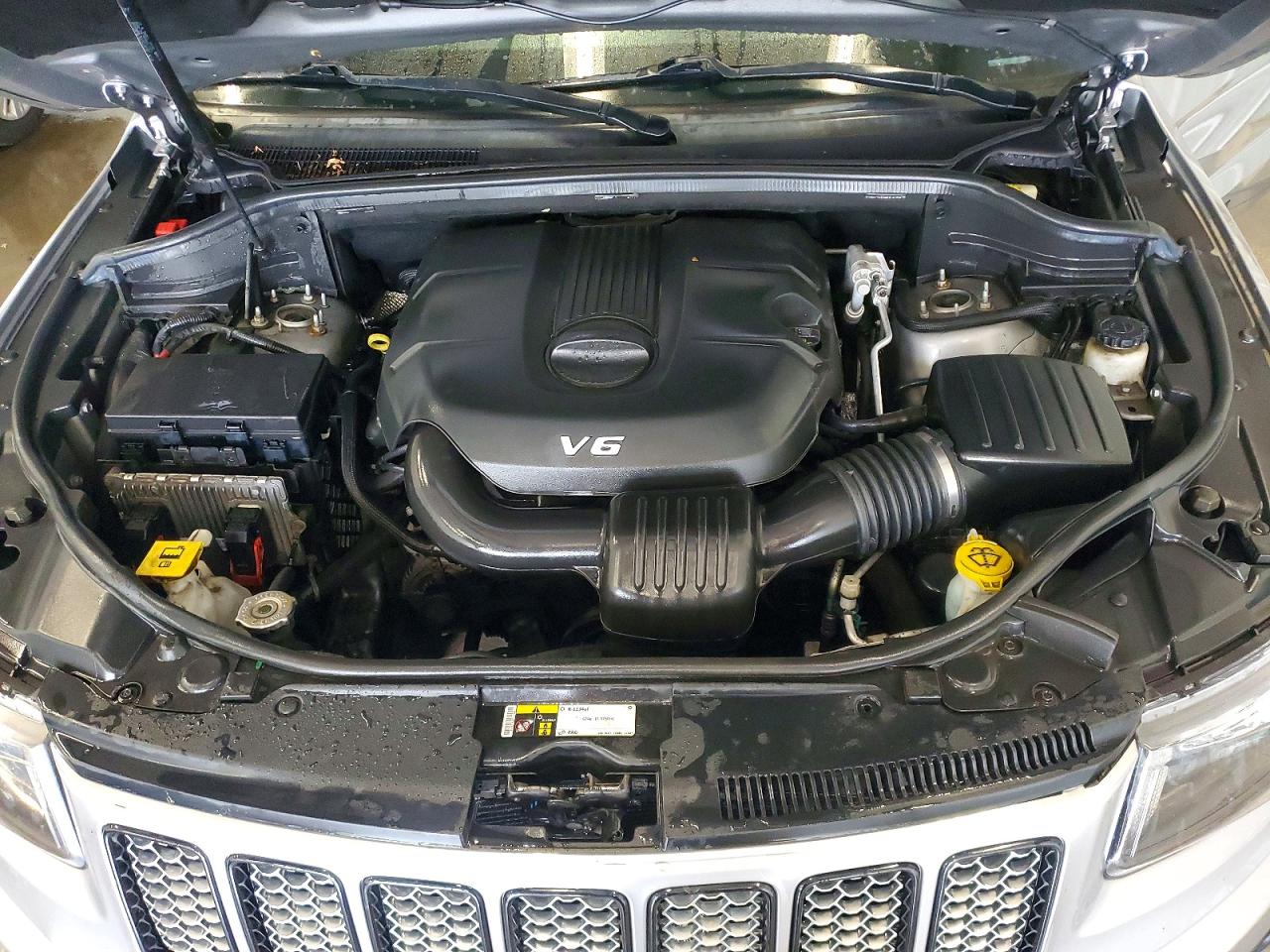 2015 Jeep Grand Cherokee Laredo Gray vin: 1C4RJFAG2FC924868