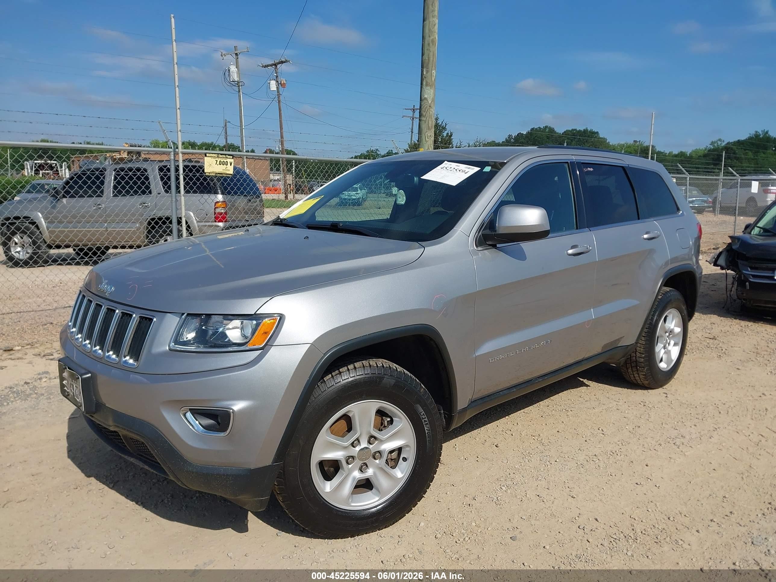 2015 Jeep Grand Cherokee Laredo Серебряный vin: 1C4RJFAG2FC940973