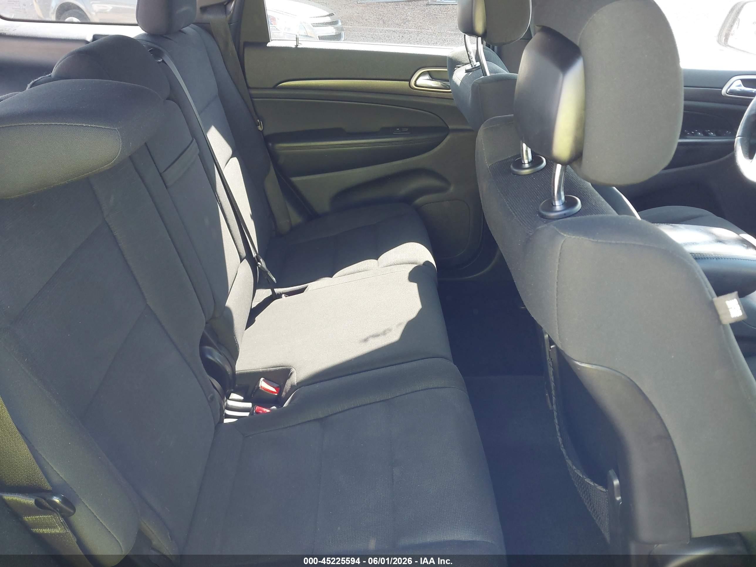 2015 Jeep Grand Cherokee Laredo Серебряный vin: 1C4RJFAG2FC940973