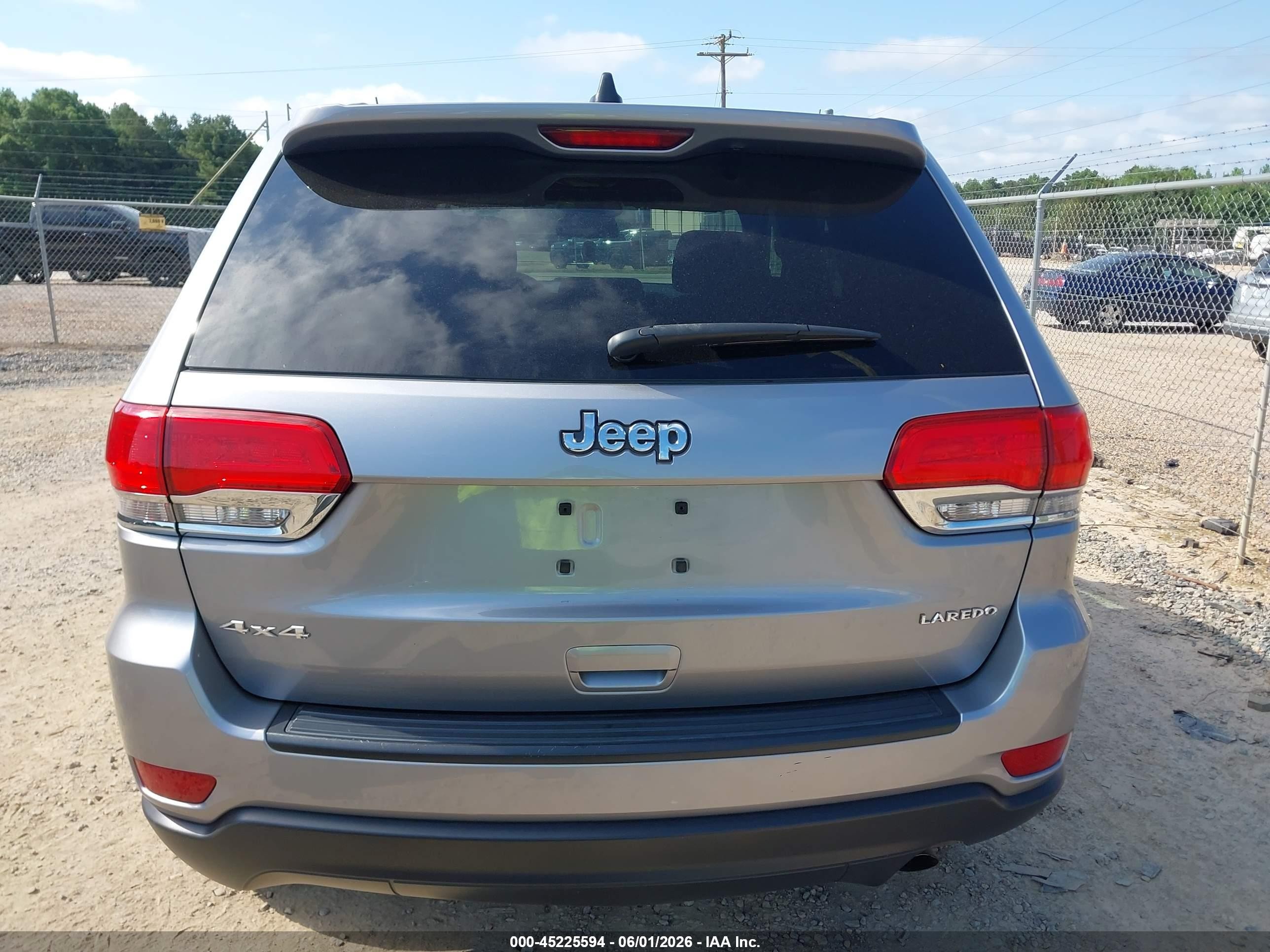 2015 Jeep Grand Cherokee Laredo Серебряный vin: 1C4RJFAG2FC940973