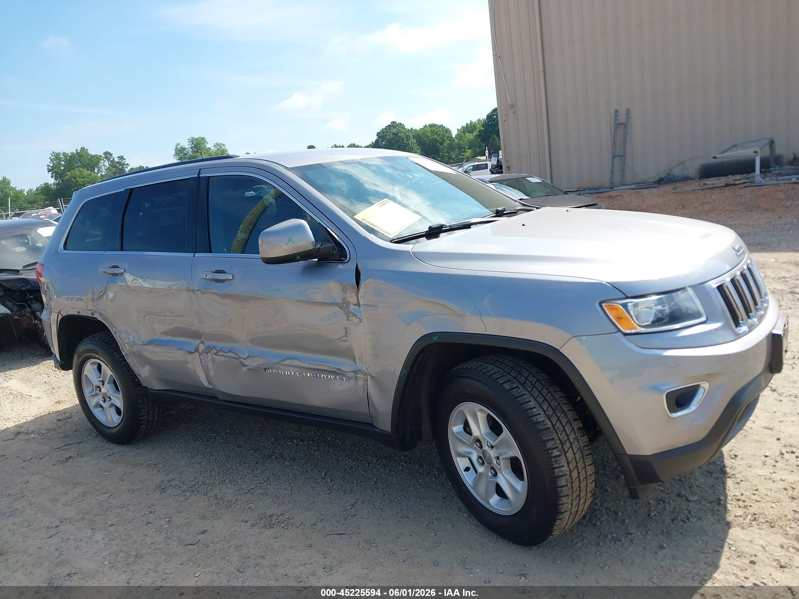 2015 Jeep Grand Cherokee Laredo Серебряный vin: 1C4RJFAG2FC940973
