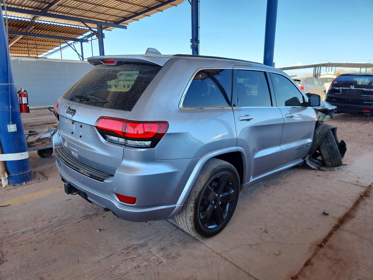 2015 Jeep Grand Cherokee Laredo Silver vin: 1C4RJFAG2FC941945