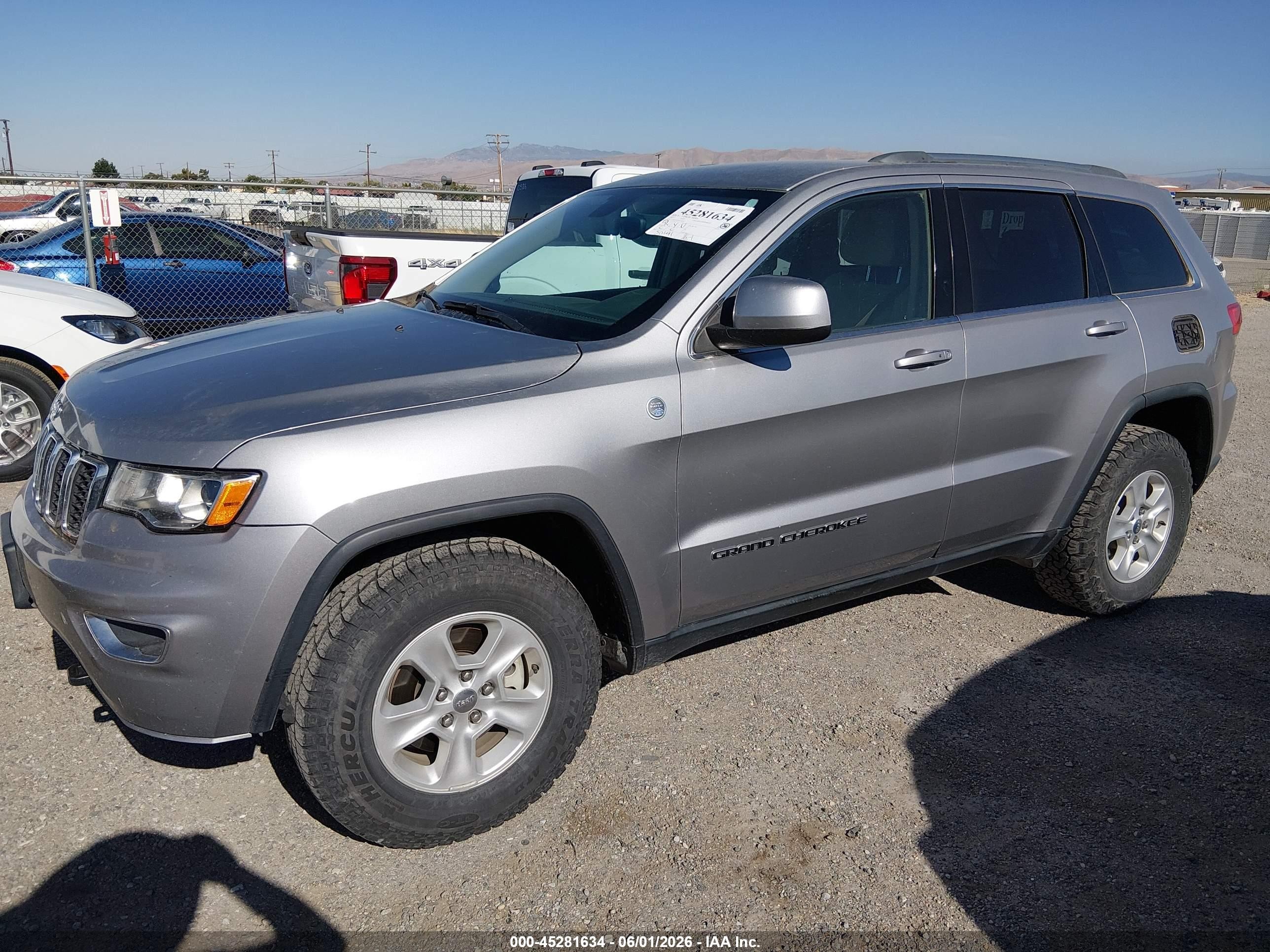 2017 Jeep Grand Cherokee Laredo 4x4 Silver vin: 1C4RJFAG2HC638294