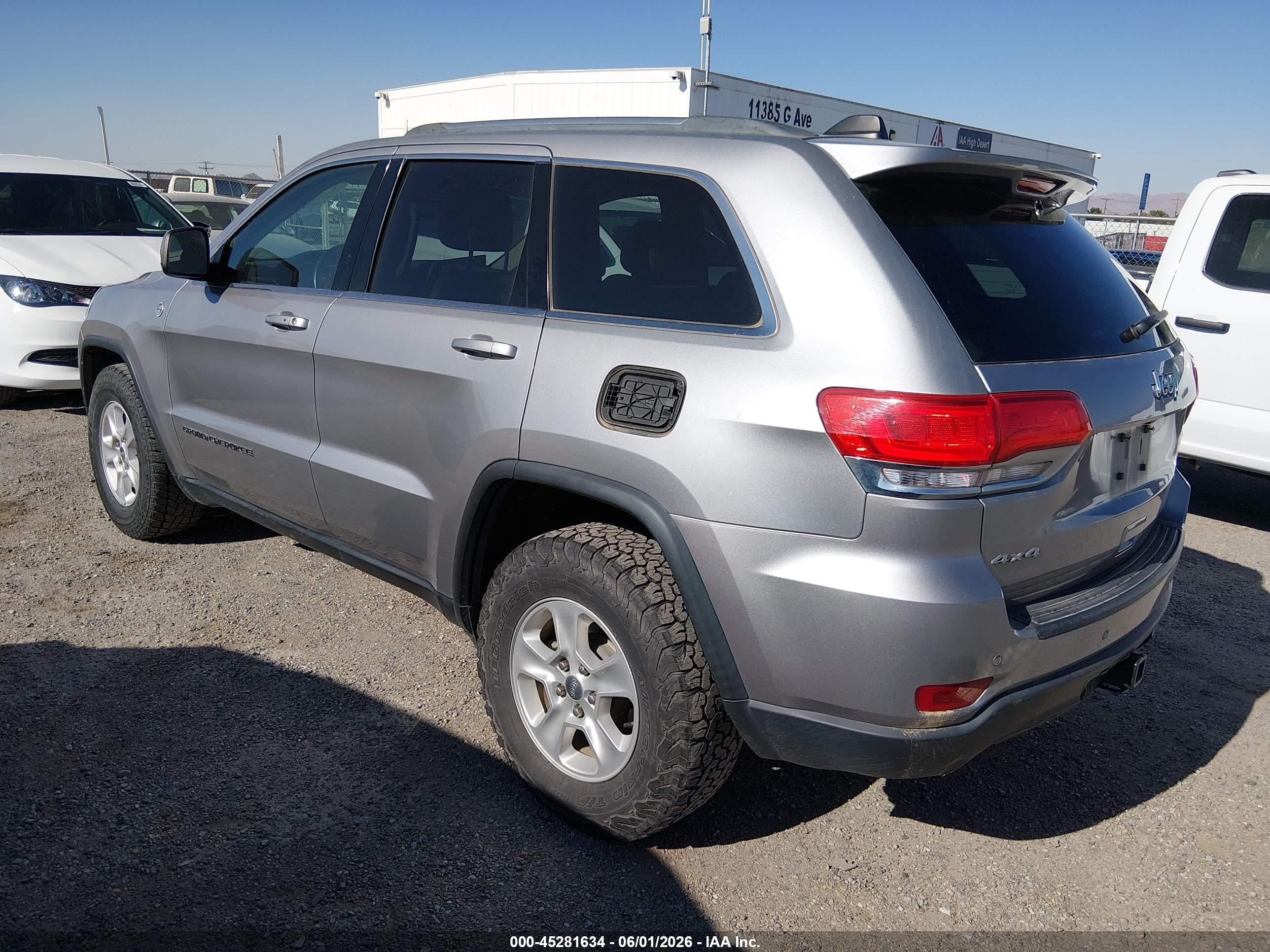 2017 Jeep Grand Cherokee Laredo 4x4 Silver vin: 1C4RJFAG2HC638294