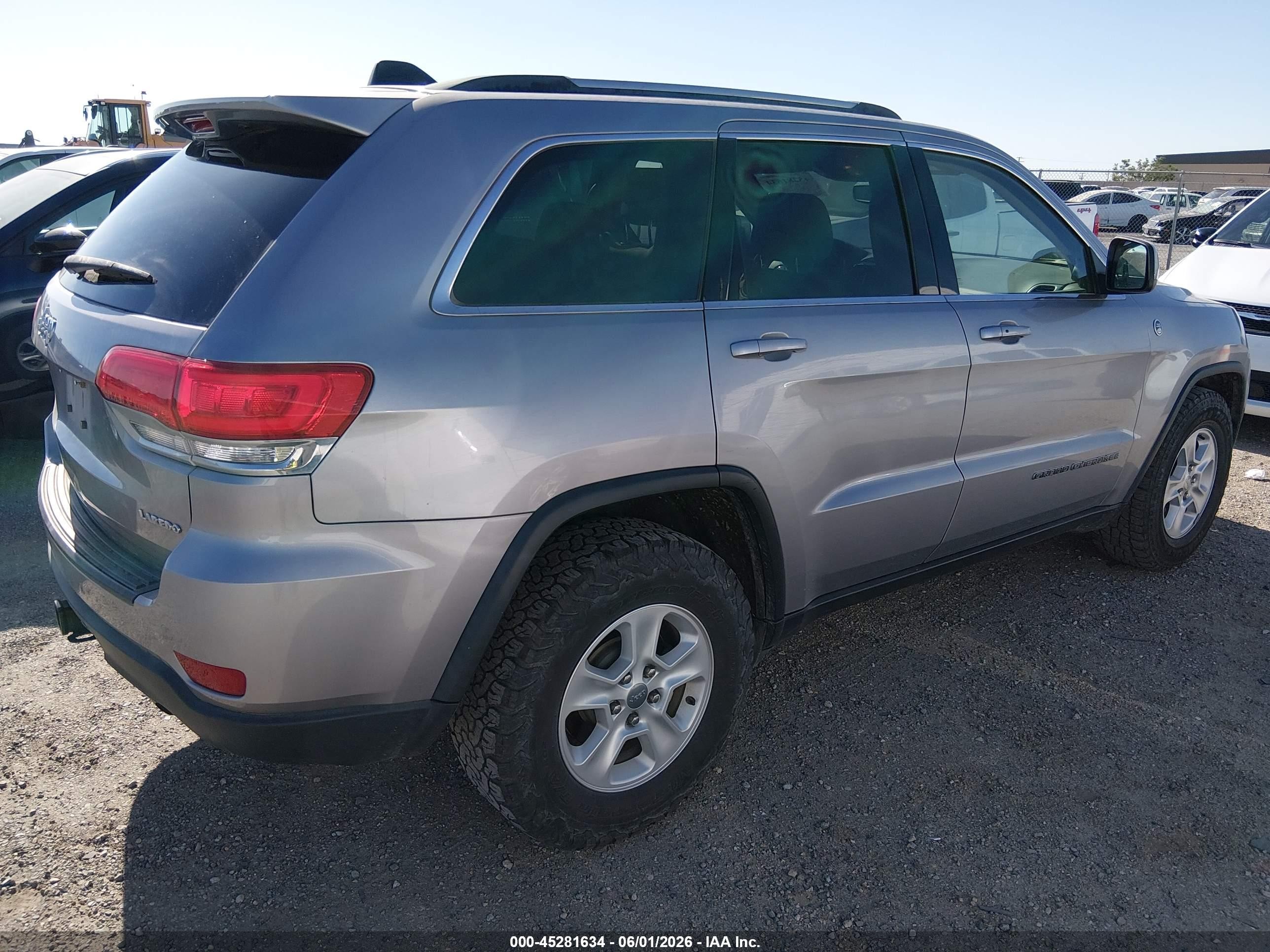 2017 Jeep Grand Cherokee Laredo 4x4 Silver vin: 1C4RJFAG2HC638294