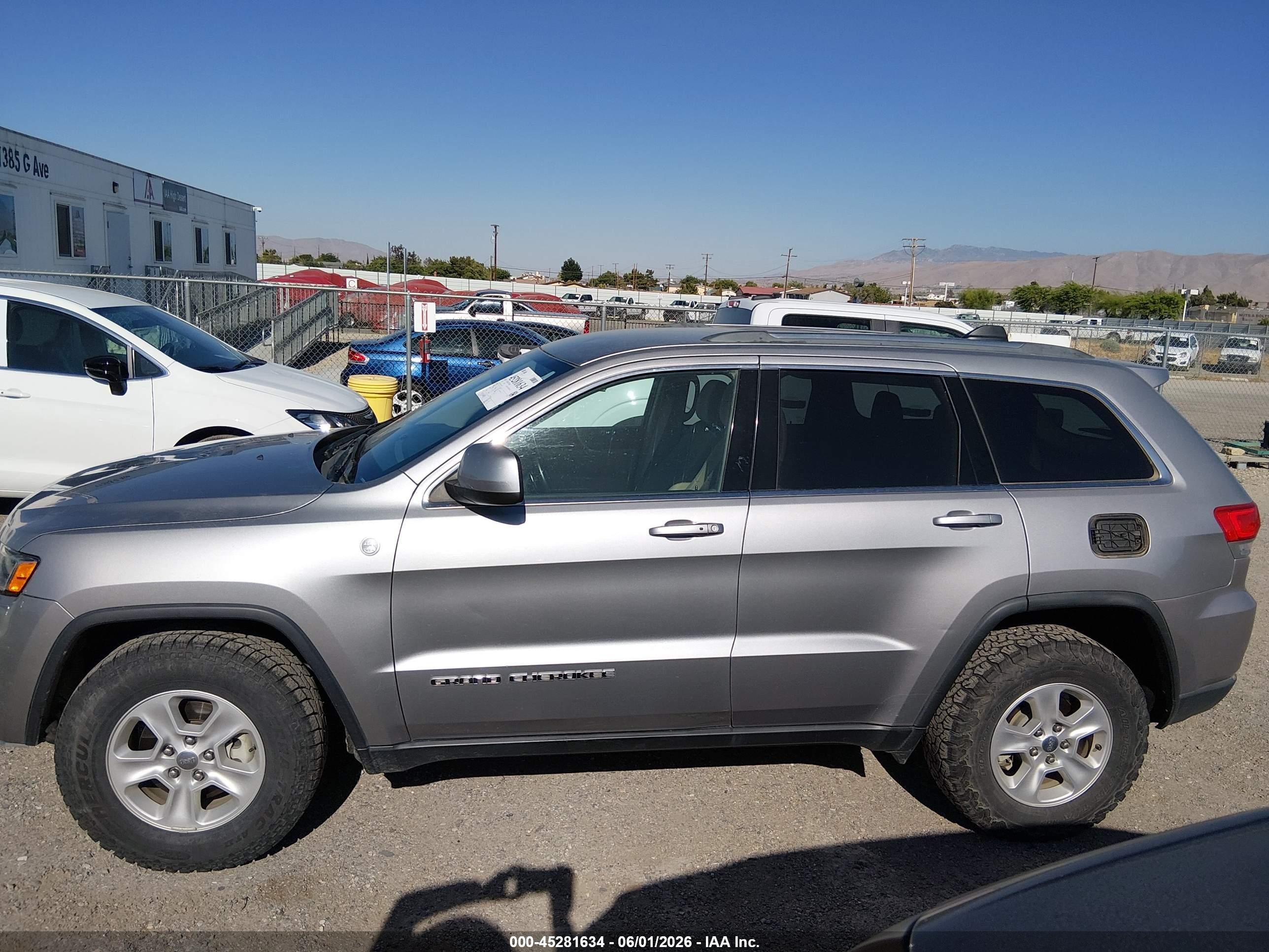 2017 Jeep Grand Cherokee Laredo 4x4 Silver vin: 1C4RJFAG2HC638294