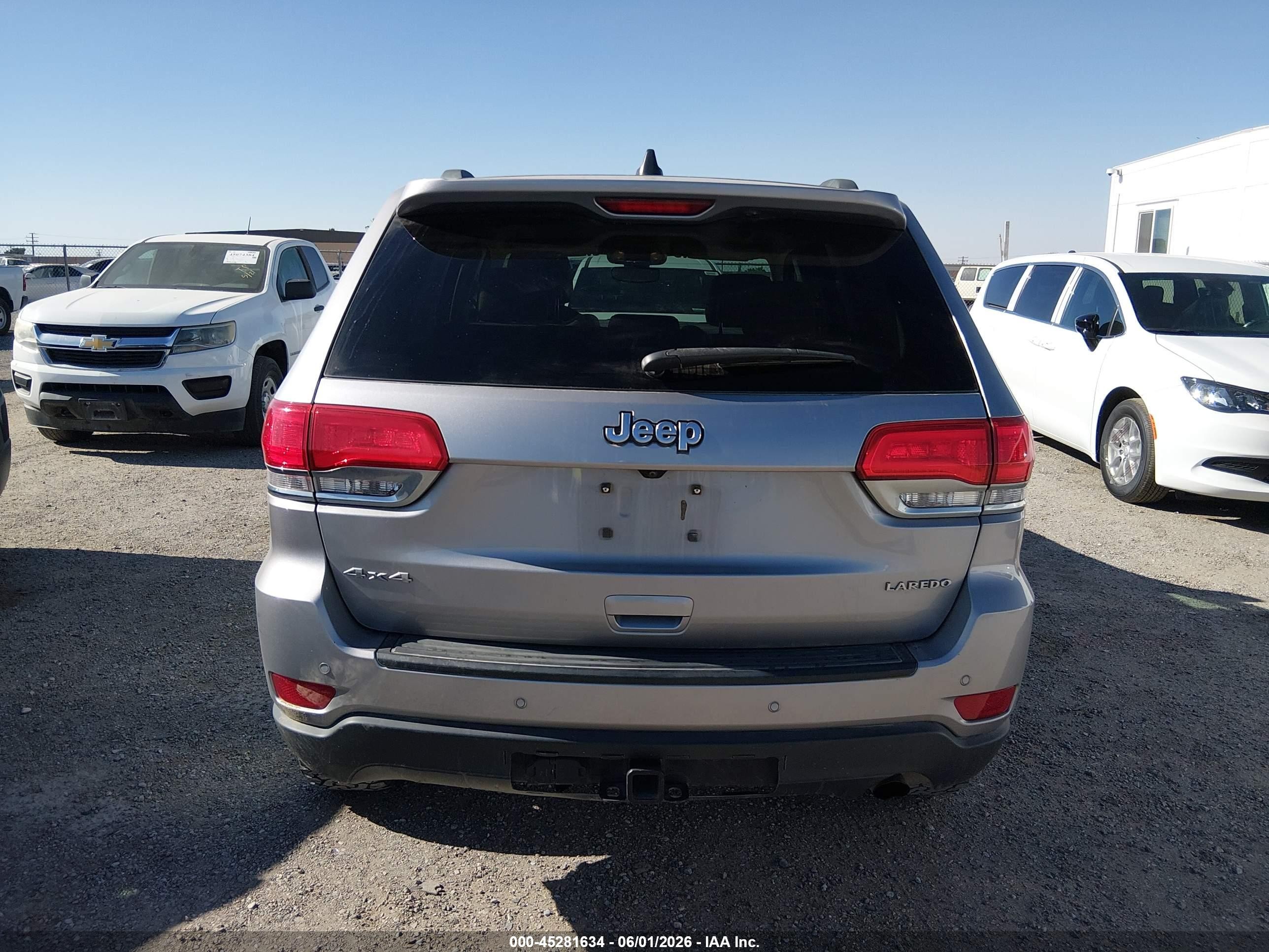 2017 Jeep Grand Cherokee Laredo 4x4 Silver vin: 1C4RJFAG2HC638294