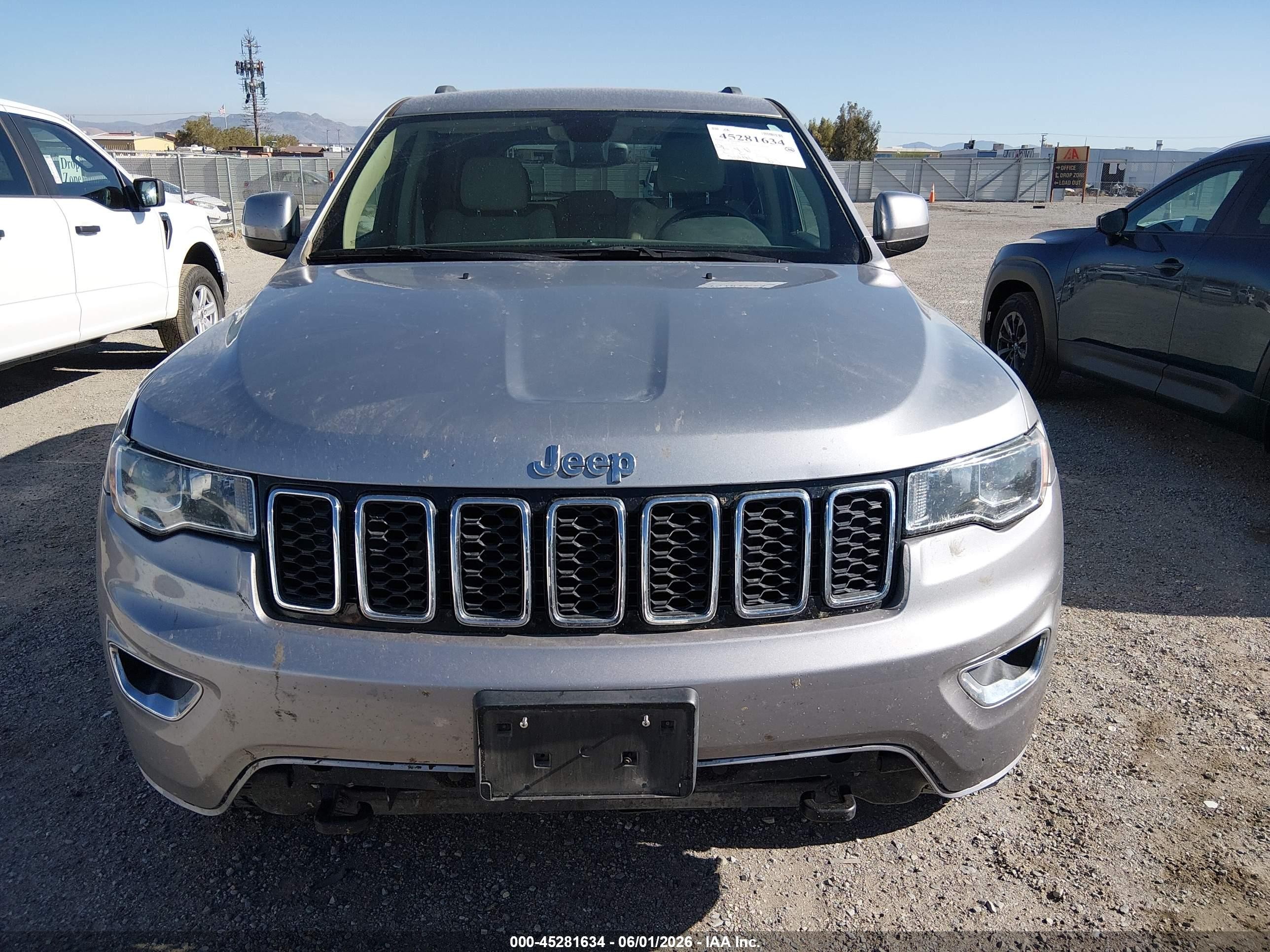 2017 Jeep Grand Cherokee Laredo 4x4 Silver vin: 1C4RJFAG2HC638294