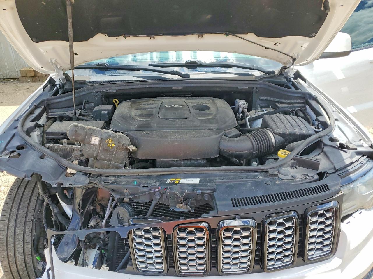 2017 Jeep Grand Cherokee Laredo Белый vin: 1C4RJFAG2HC938529