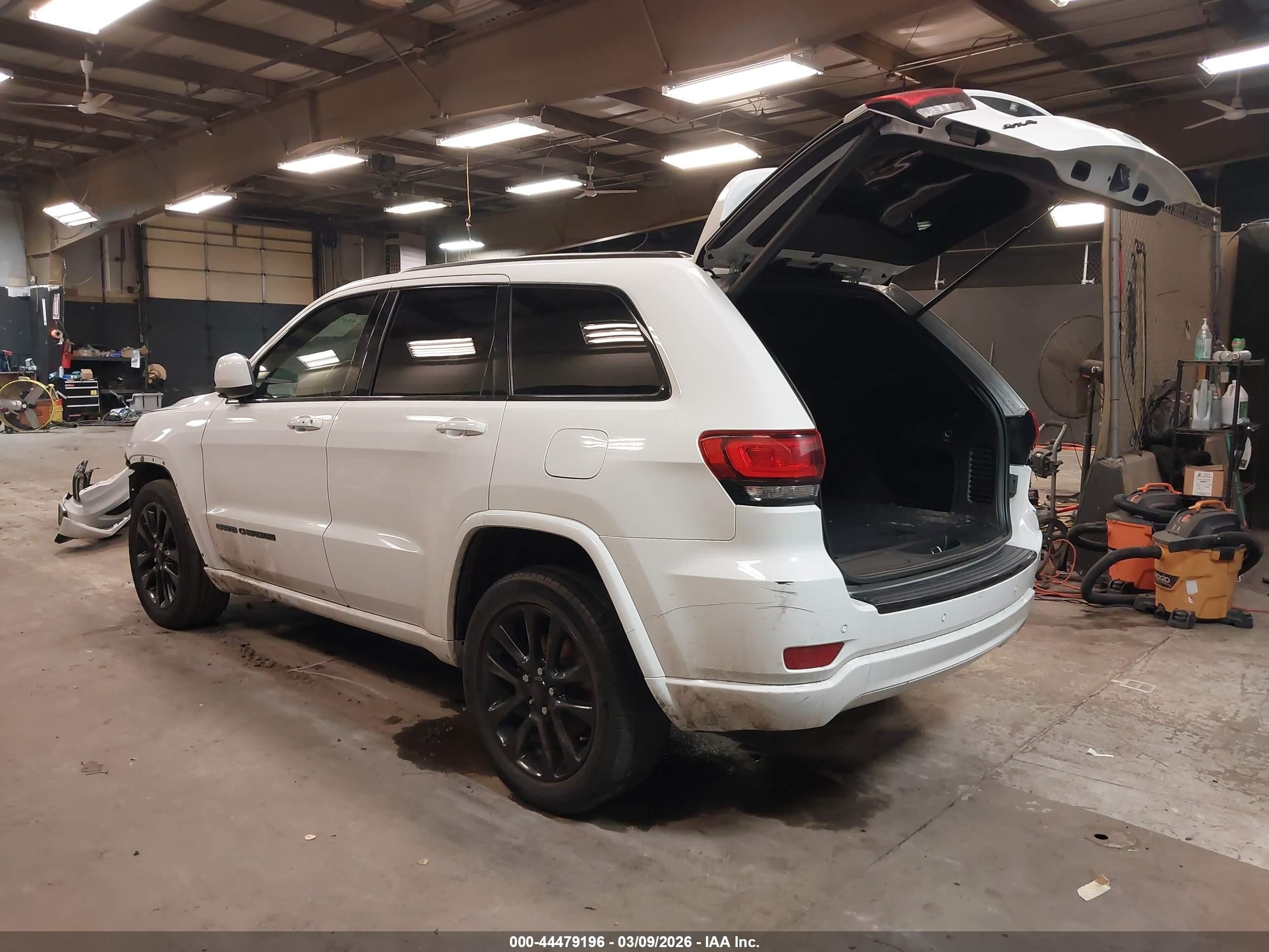 2018 Jeep Grand Cherokee Altitude 4x4 White vin: 1C4RJFAG2JC211199
