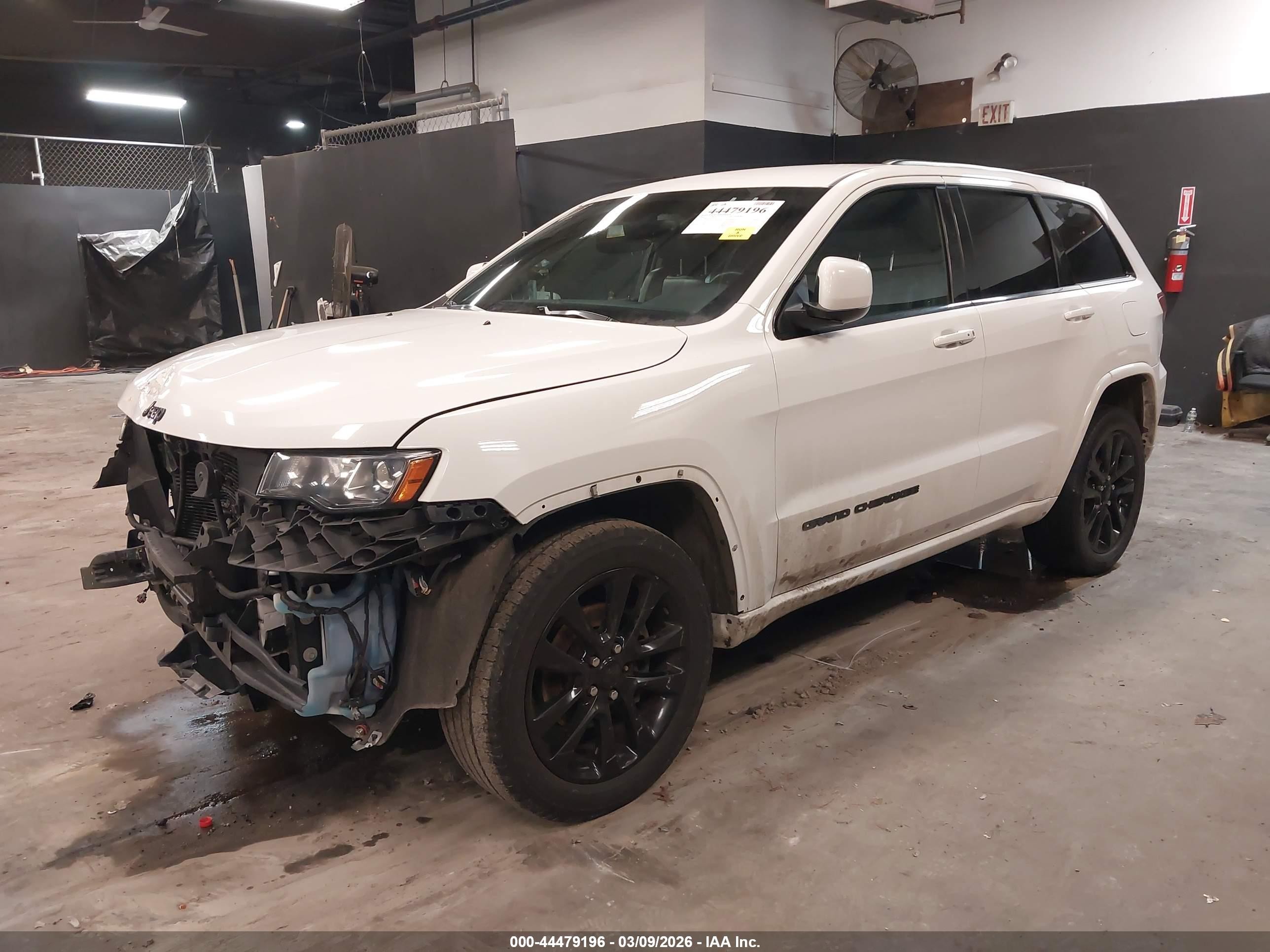 2018 Jeep Grand Cherokee Altitude 4x4 White vin: 1C4RJFAG2JC211199