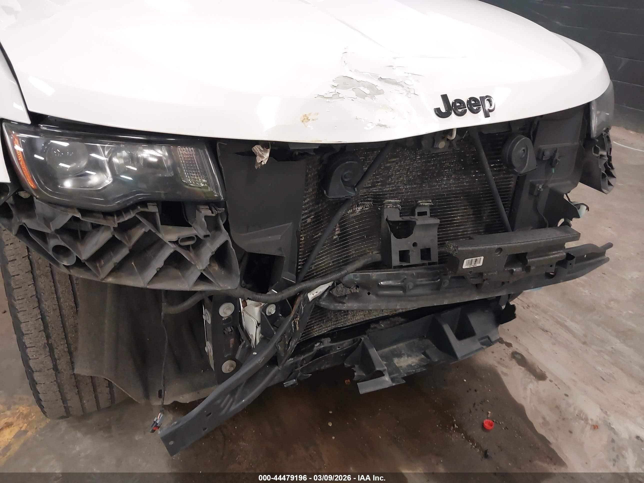 2018 Jeep Grand Cherokee Altitude 4x4 White vin: 1C4RJFAG2JC211199