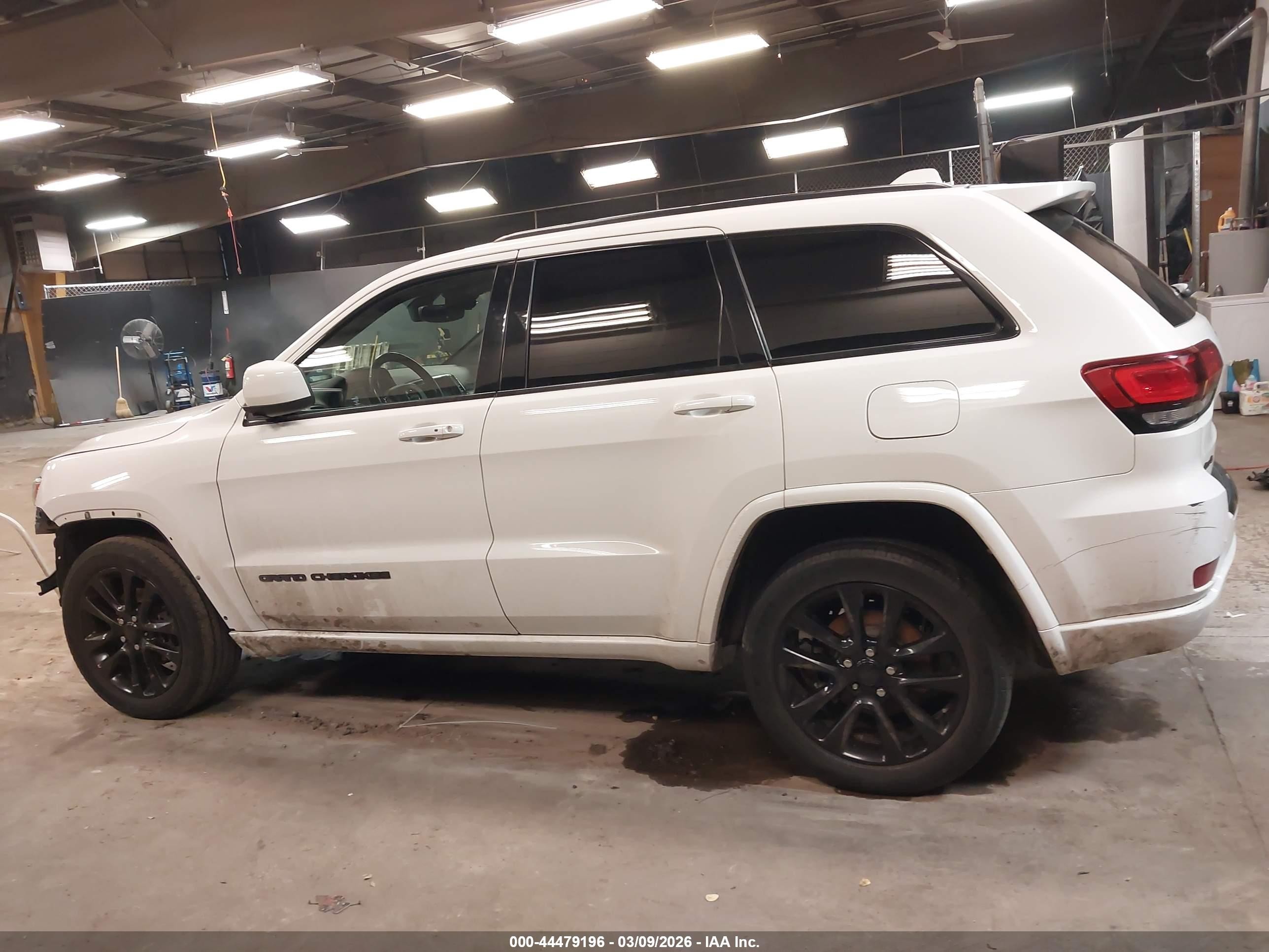 2018 Jeep Grand Cherokee Altitude 4x4 White vin: 1C4RJFAG2JC211199