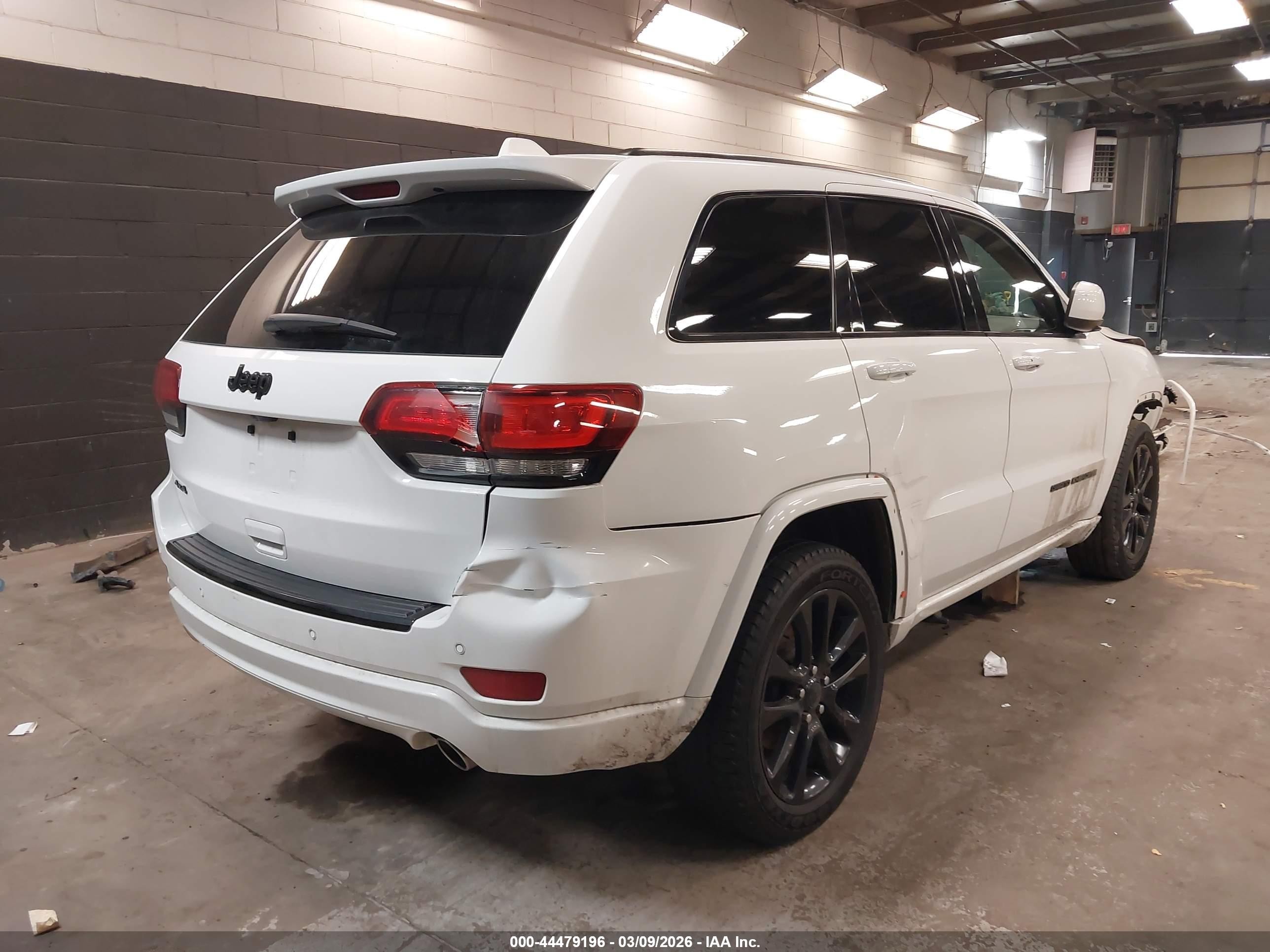 2018 Jeep Grand Cherokee Altitude 4x4 White vin: 1C4RJFAG2JC211199