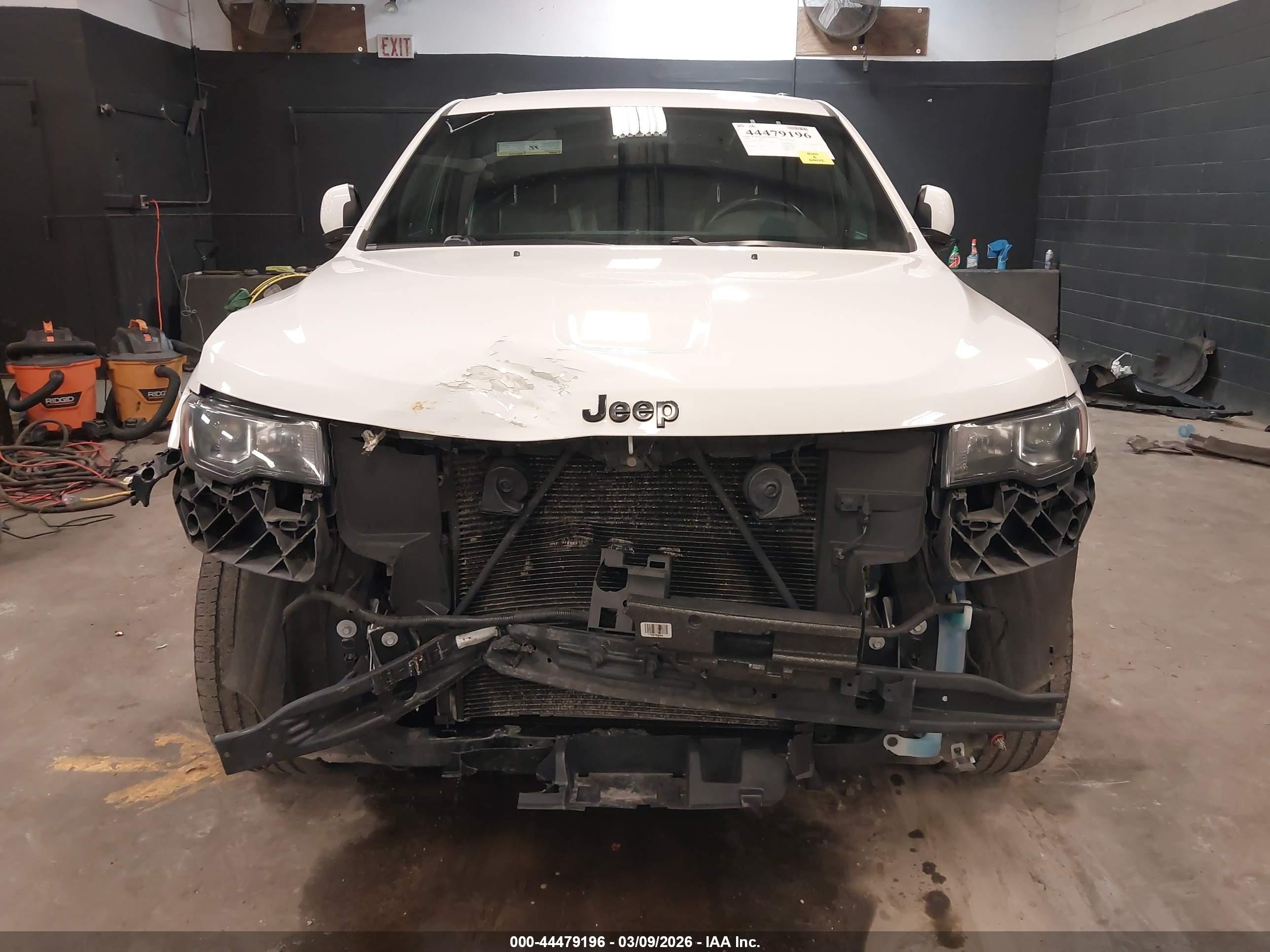 2018 Jeep Grand Cherokee Altitude 4x4 White vin: 1C4RJFAG2JC211199
