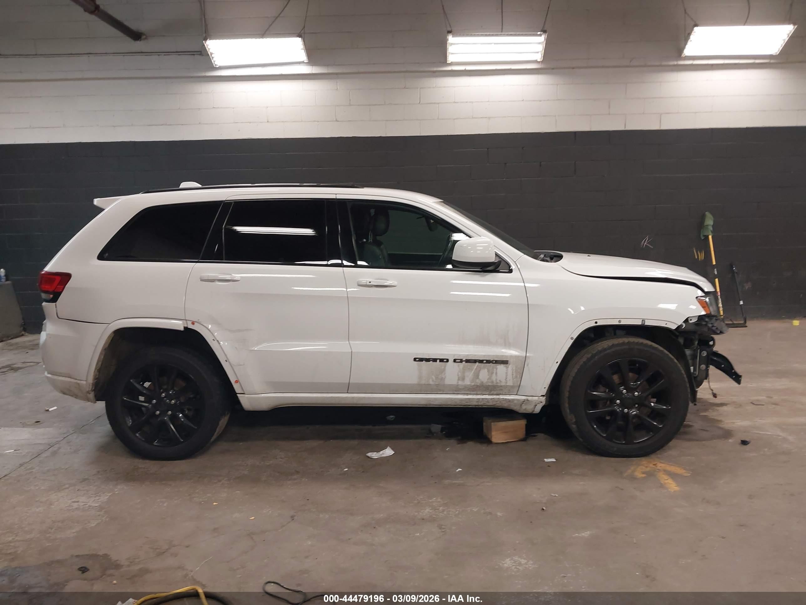 2018 Jeep Grand Cherokee Altitude 4x4 White vin: 1C4RJFAG2JC211199