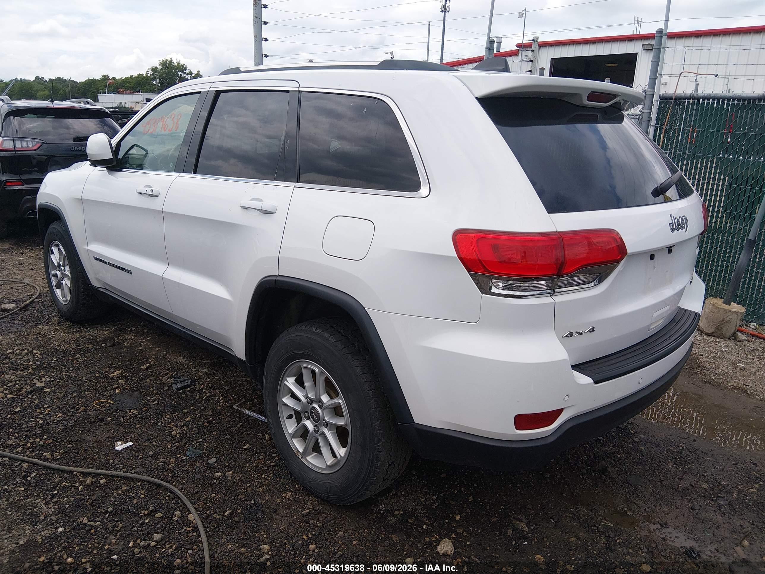 2018 Jeep Grand Cherokee Laredo E 4x4 White vin: 1C4RJFAG2JC476138
