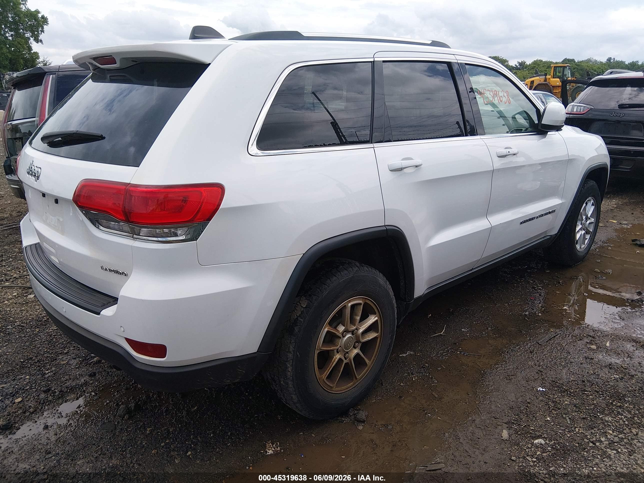 2018 Jeep Grand Cherokee Laredo E 4x4 White vin: 1C4RJFAG2JC476138