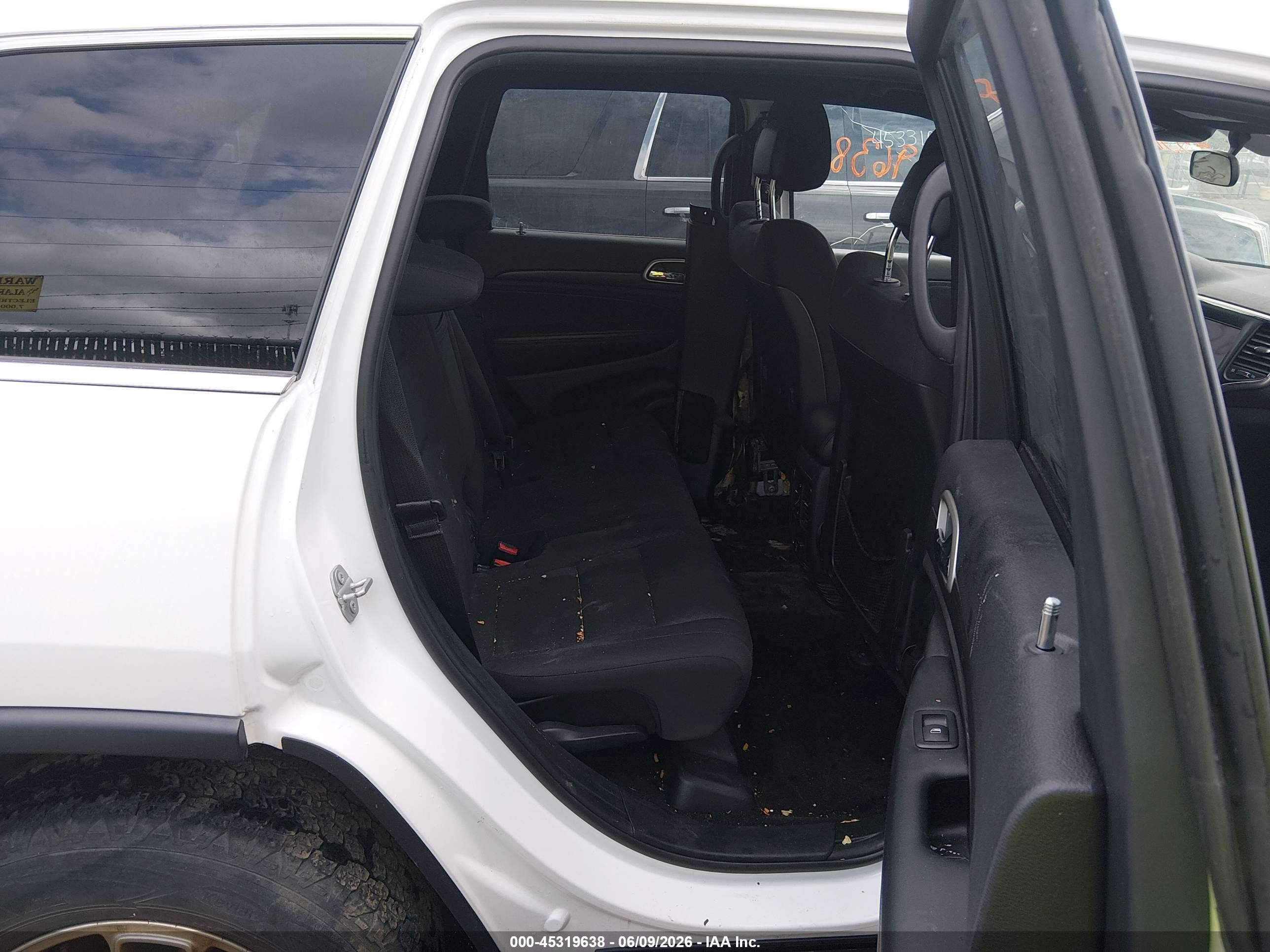 2018 Jeep Grand Cherokee Laredo E 4x4 White vin: 1C4RJFAG2JC476138