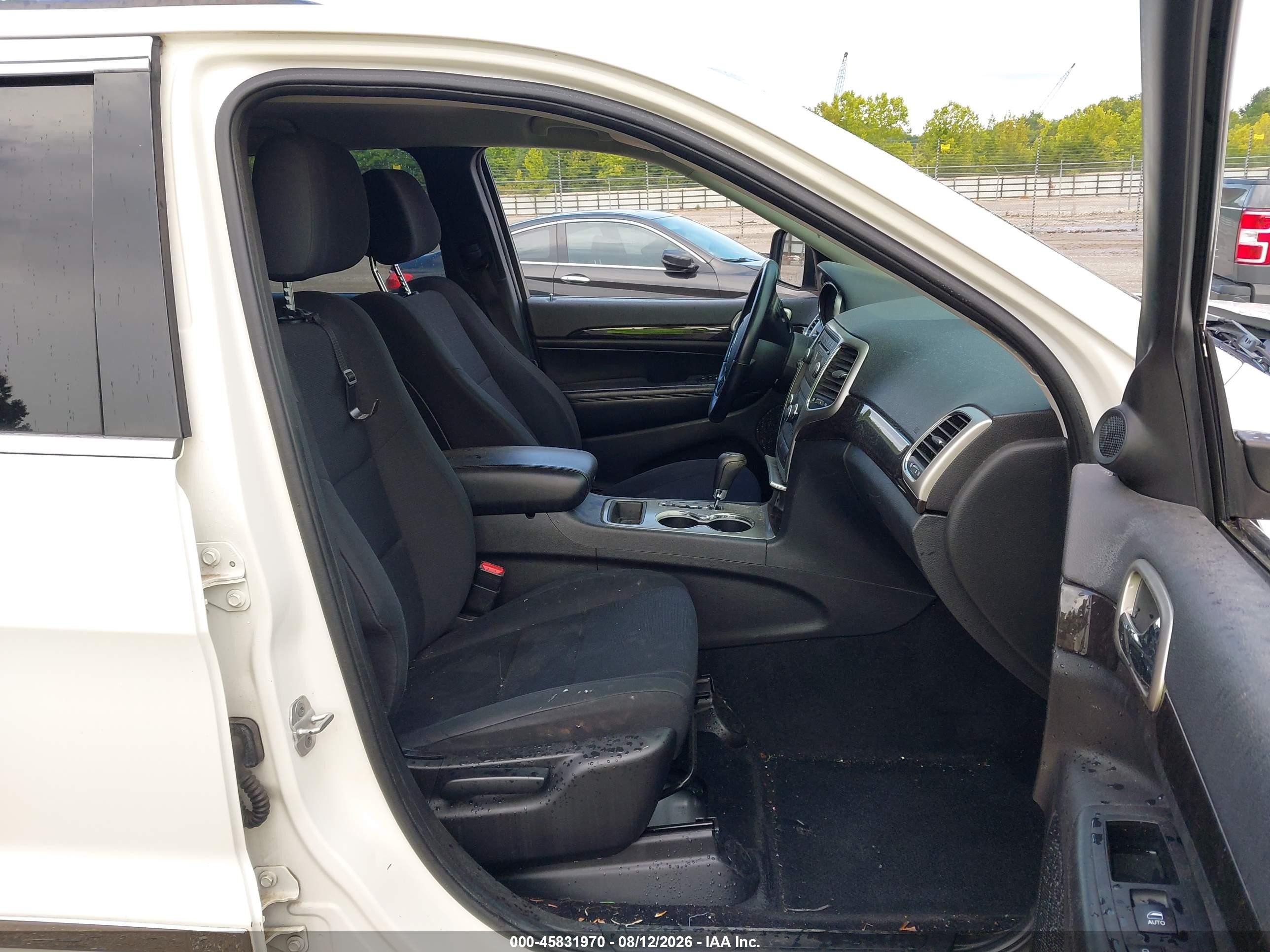 2012 Jeep Grand Cherokee Laredo White vin: 1C4RJFAG3CC175929