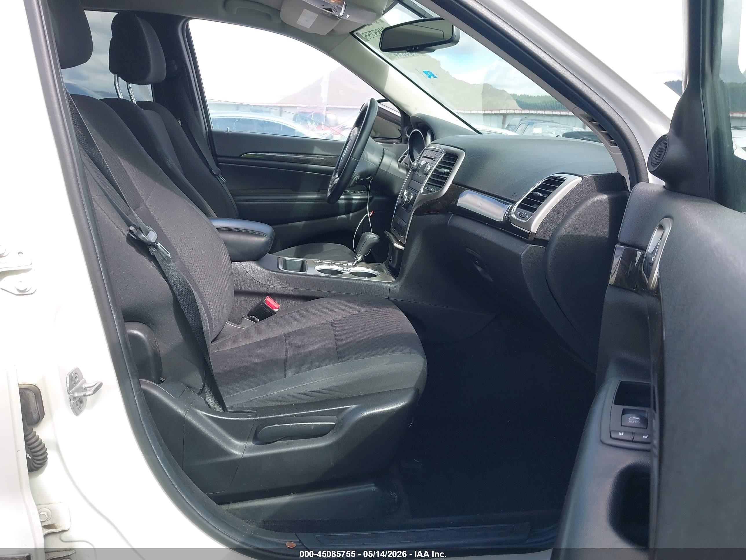 2012 Jeep Grand Cherokee Laredo White vin: 1C4RJFAG3CC268708