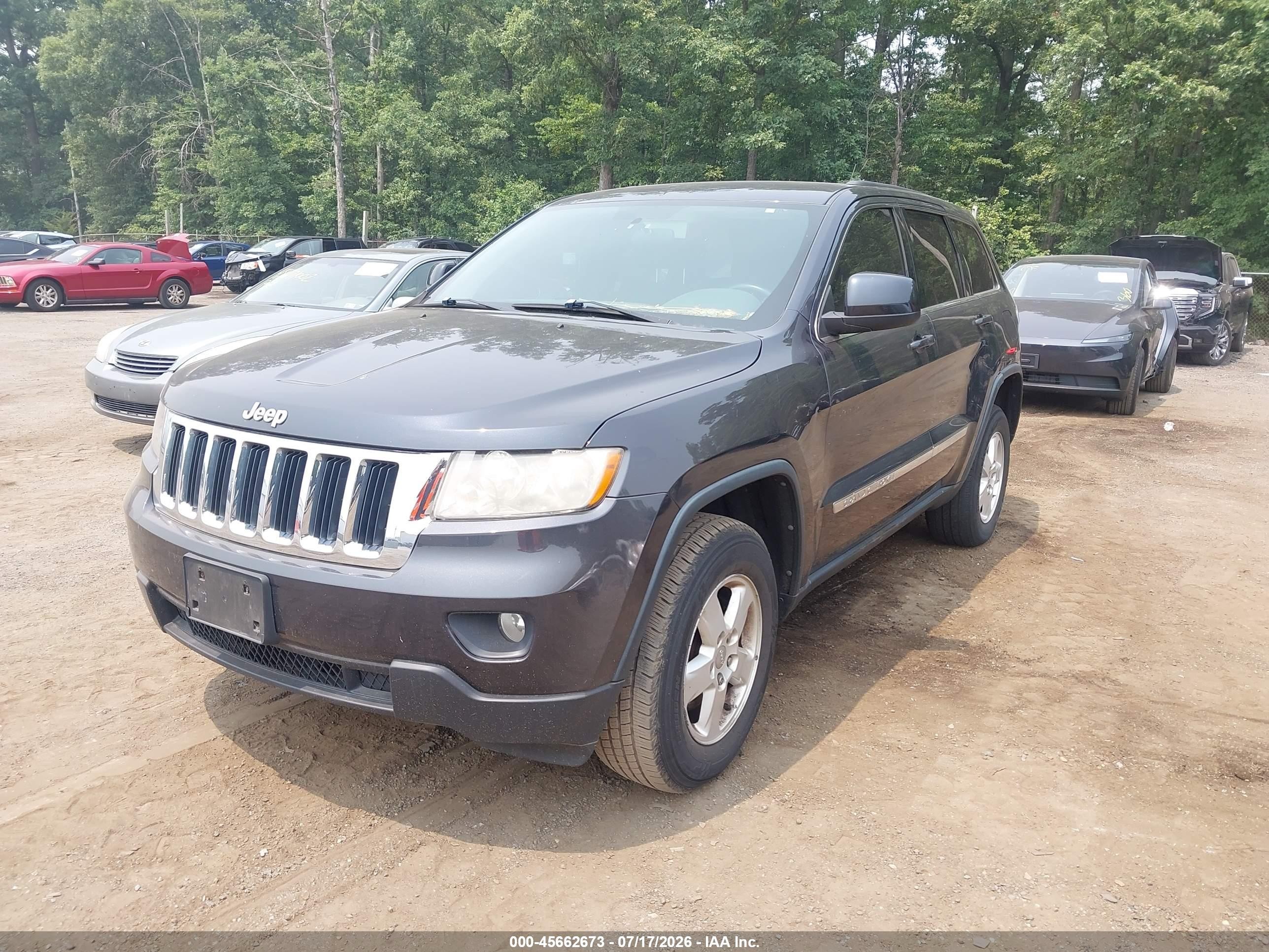 2013 Jeep Grand Cherokee Laredo Gray vin: 1C4RJFAG3DC587608