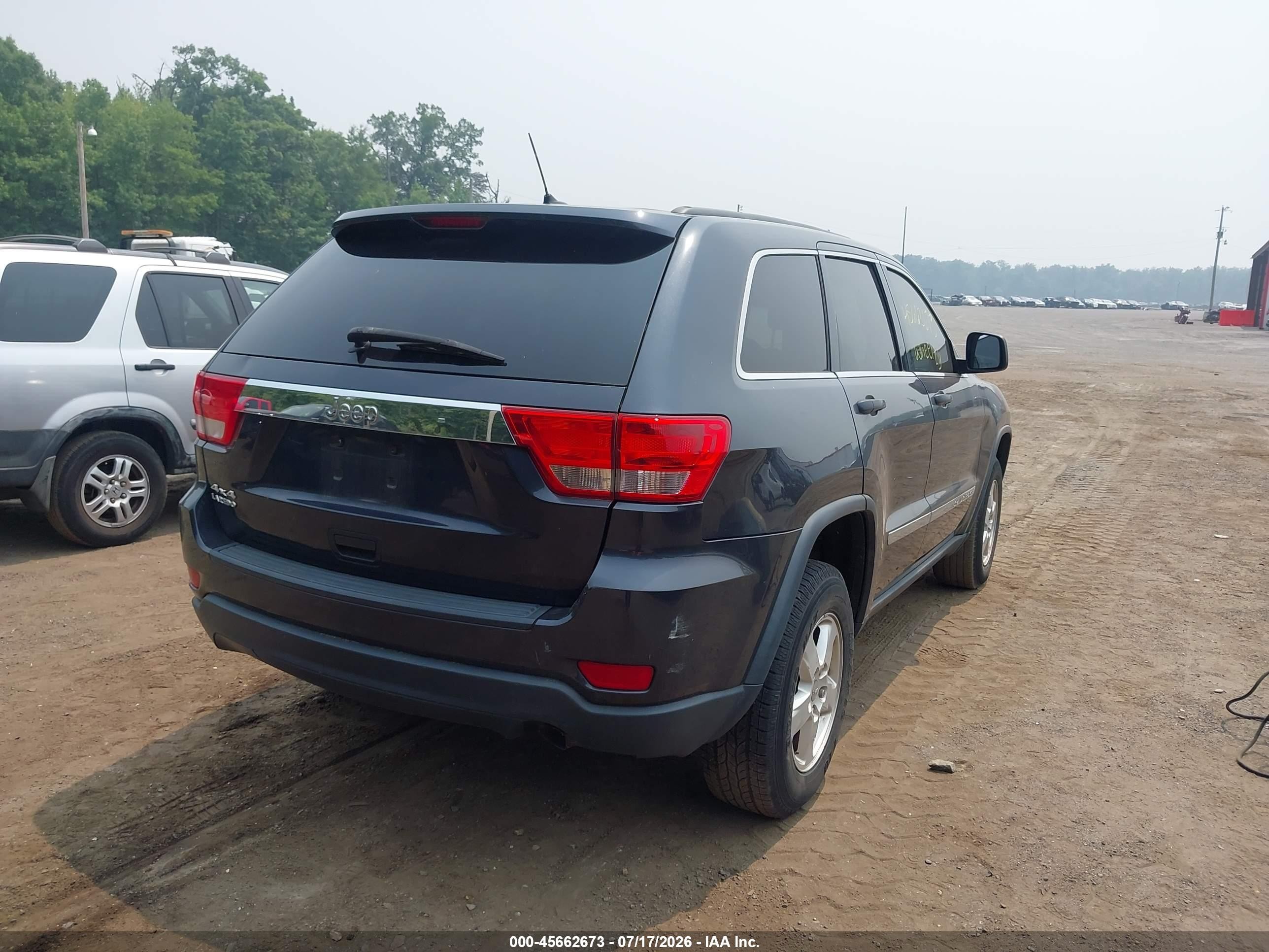 2013 Jeep Grand Cherokee Laredo Gray vin: 1C4RJFAG3DC587608