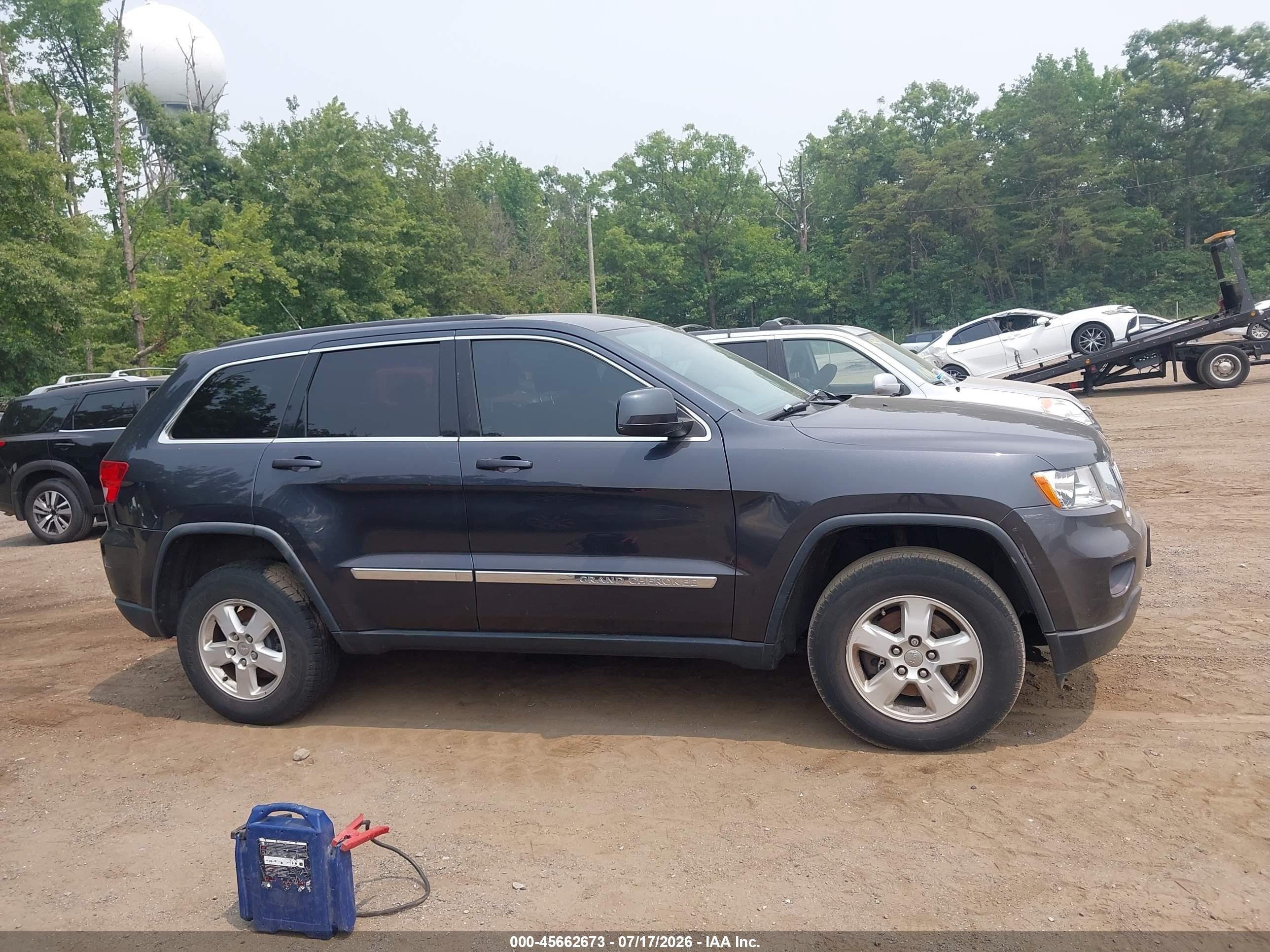 2013 Jeep Grand Cherokee Laredo Gray vin: 1C4RJFAG3DC587608