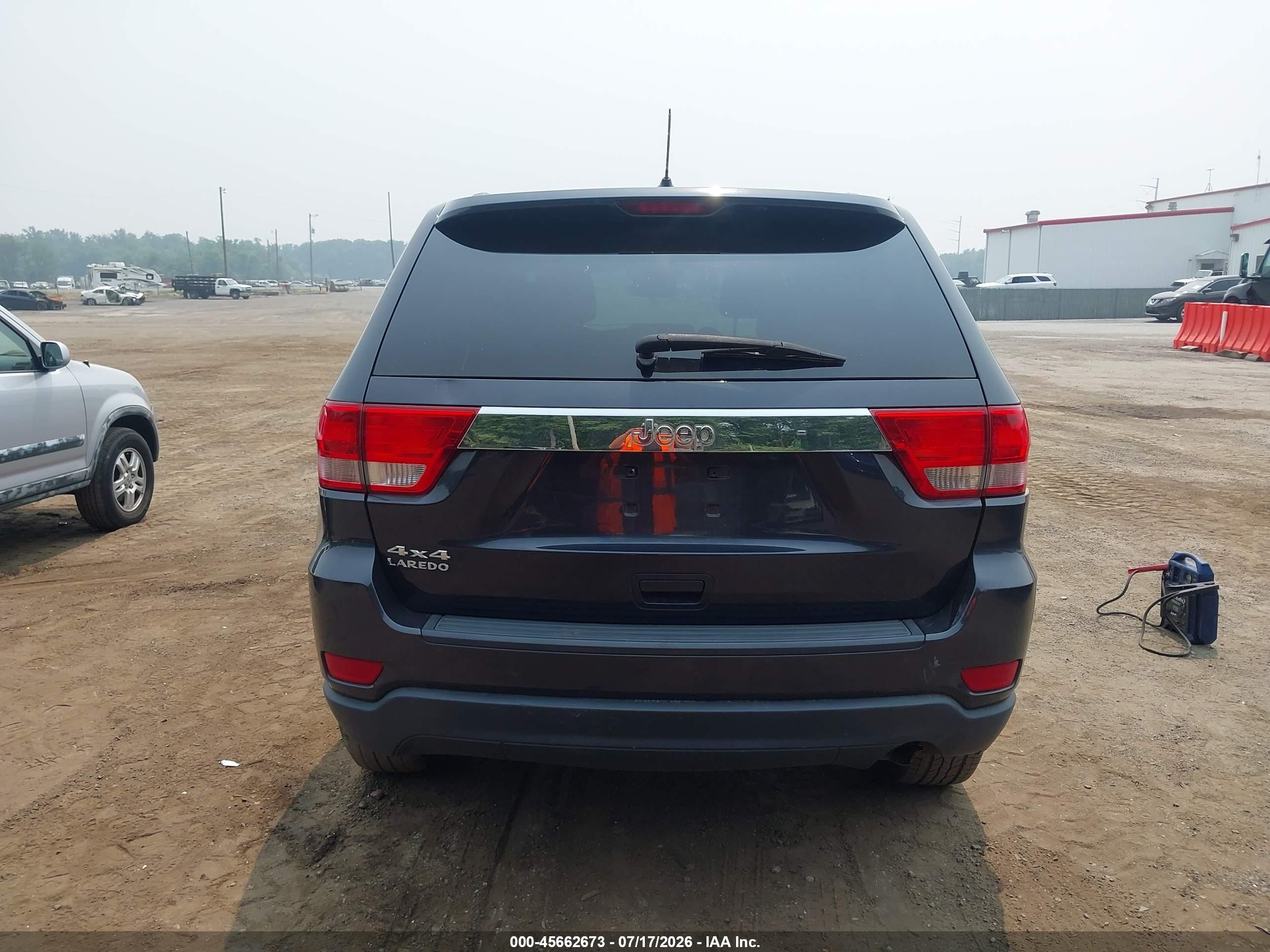 2013 Jeep Grand Cherokee Laredo Gray vin: 1C4RJFAG3DC587608