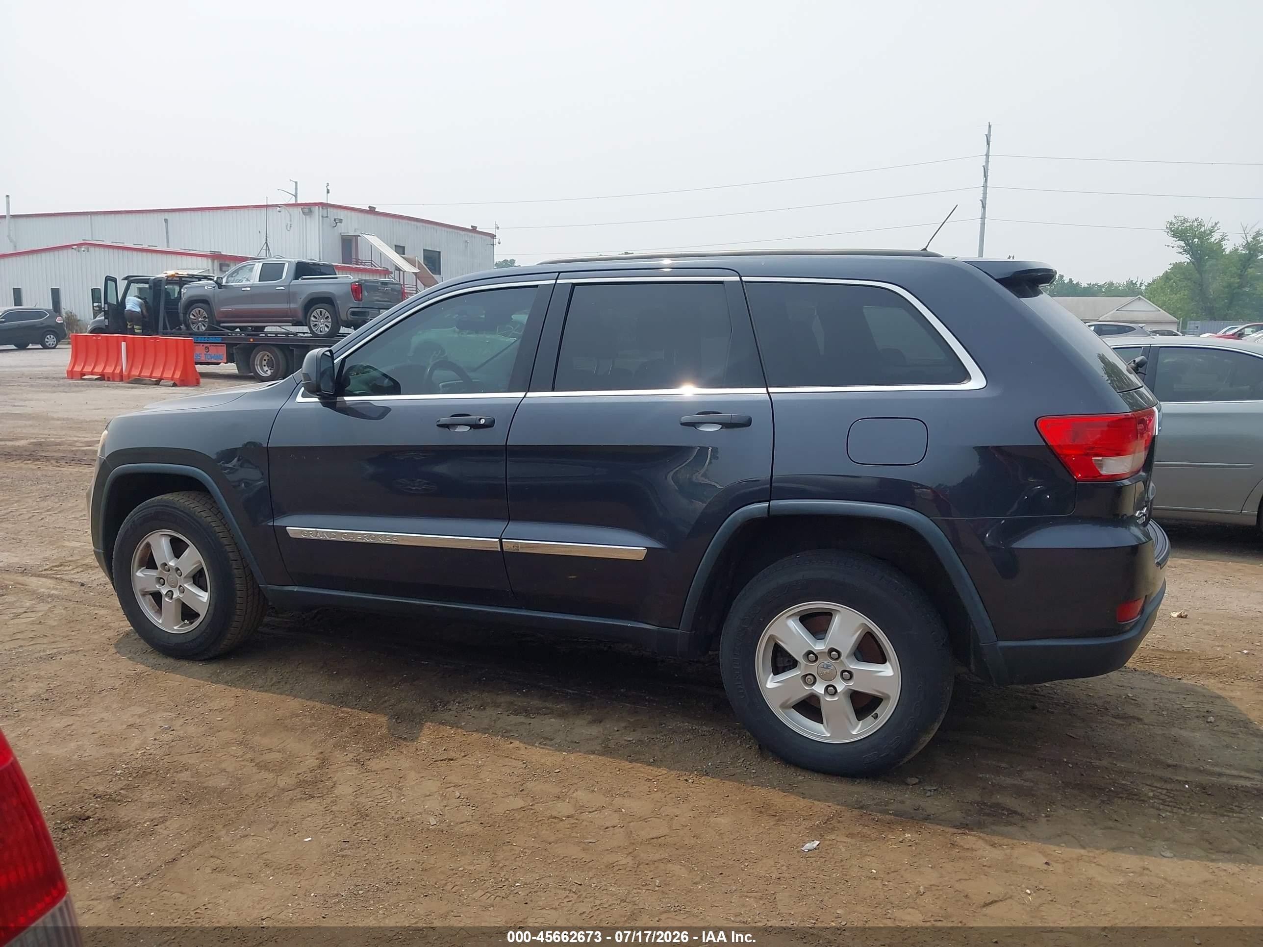 2013 Jeep Grand Cherokee Laredo Gray vin: 1C4RJFAG3DC587608