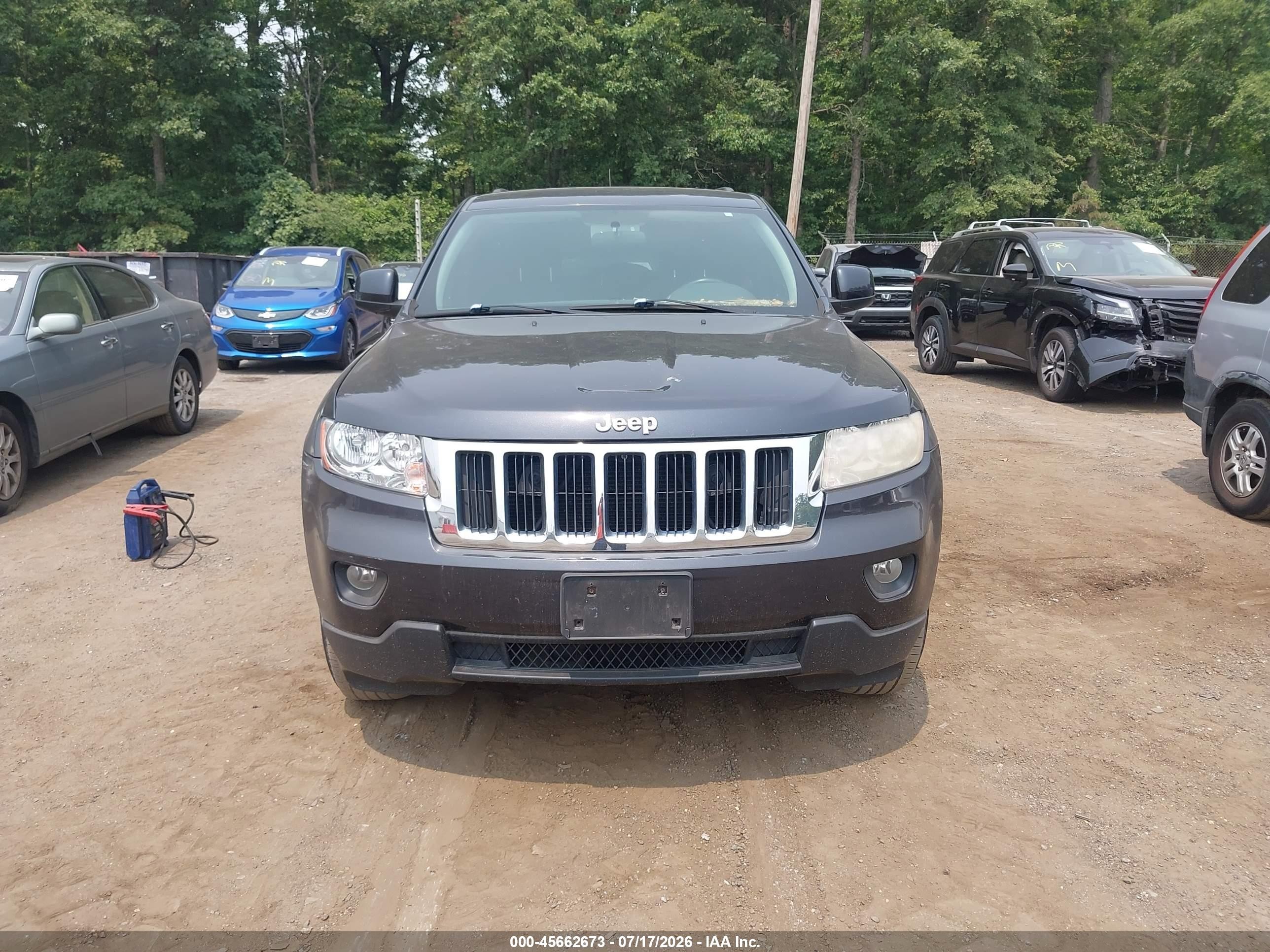 2013 Jeep Grand Cherokee Laredo Gray vin: 1C4RJFAG3DC587608