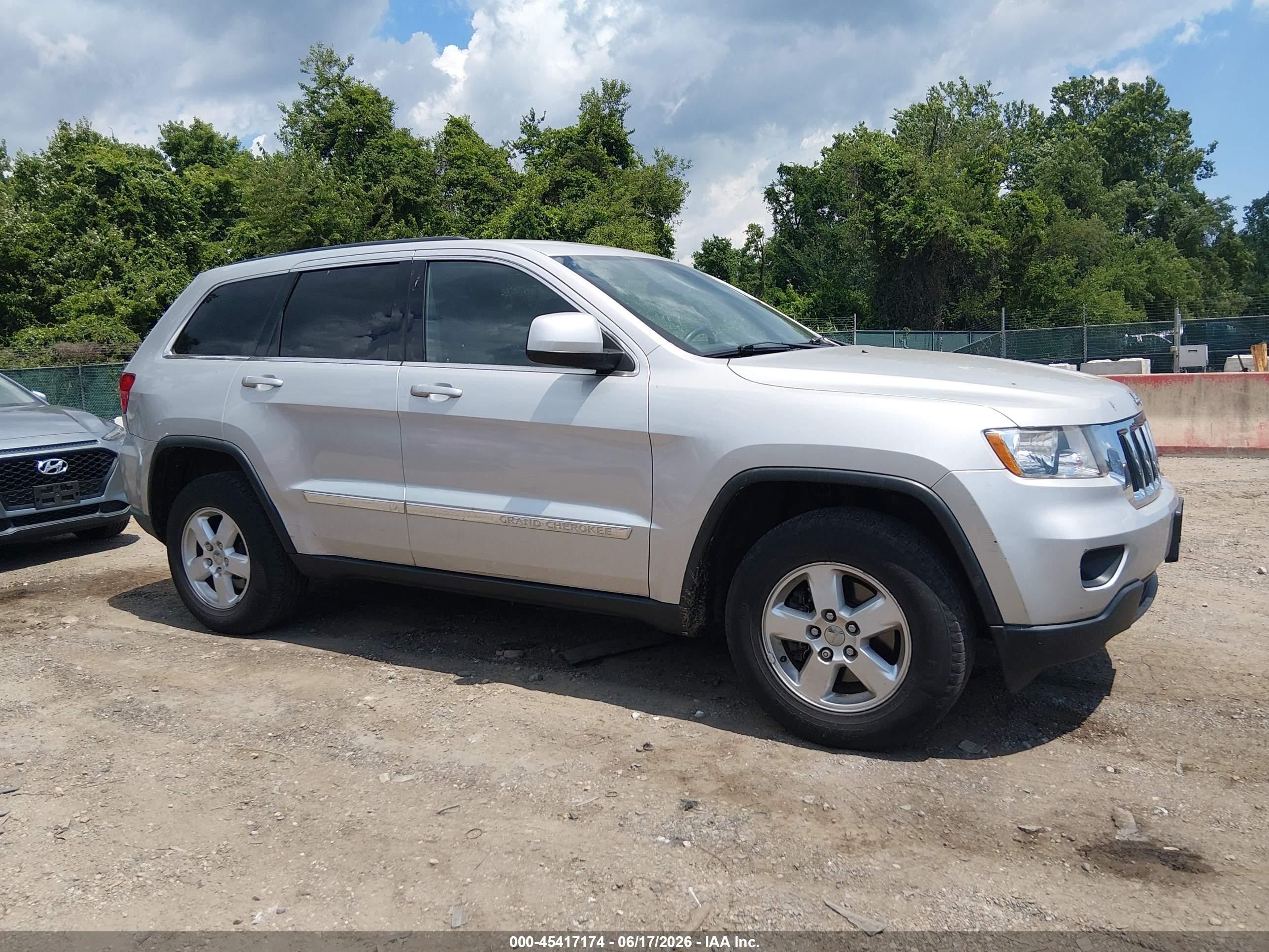 2013 Jeep Grand Cherokee Laredo White vin: 1C4RJFAG3DC631025