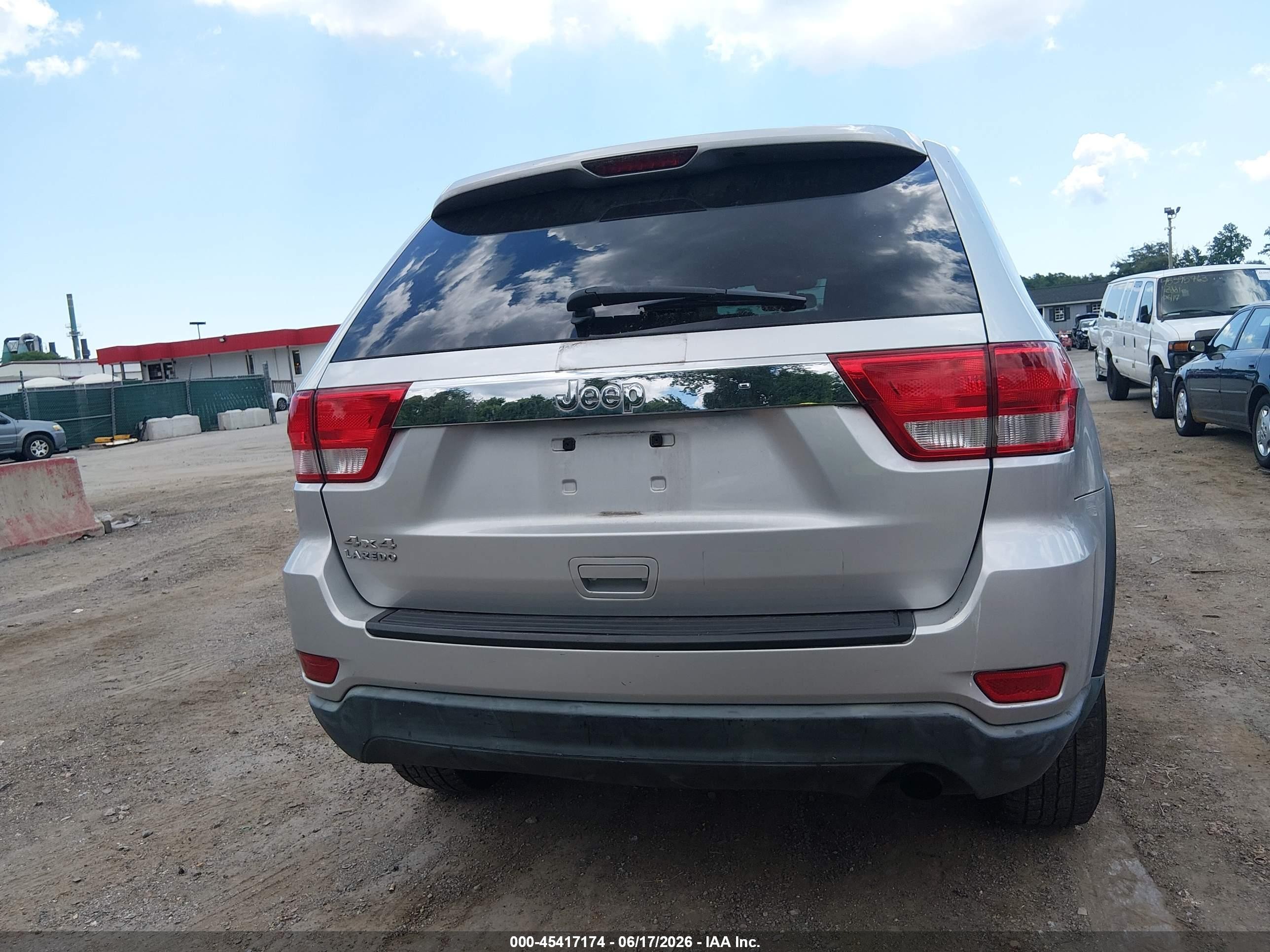 2013 Jeep Grand Cherokee Laredo White vin: 1C4RJFAG3DC631025