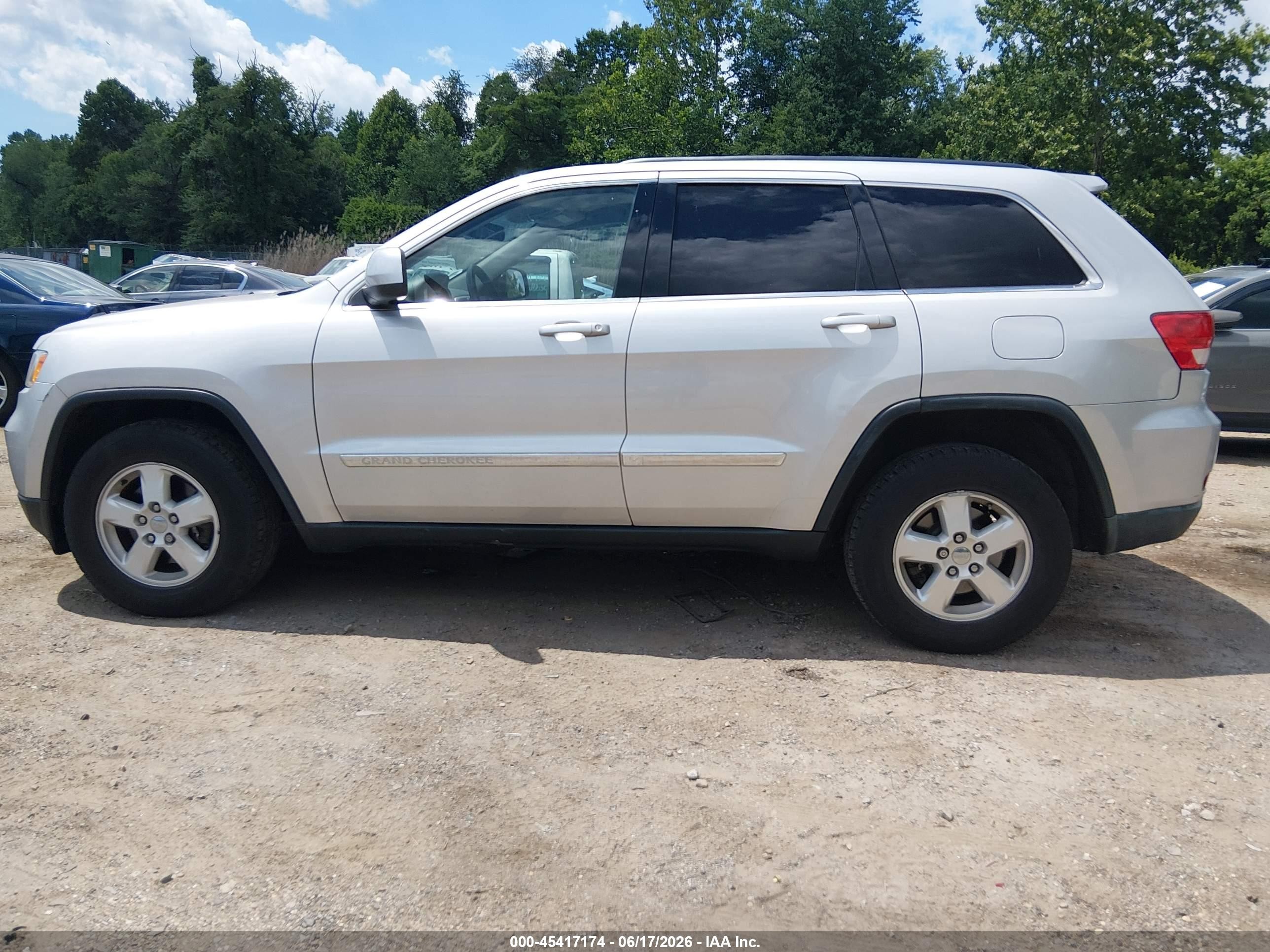 2013 Jeep Grand Cherokee Laredo White vin: 1C4RJFAG3DC631025