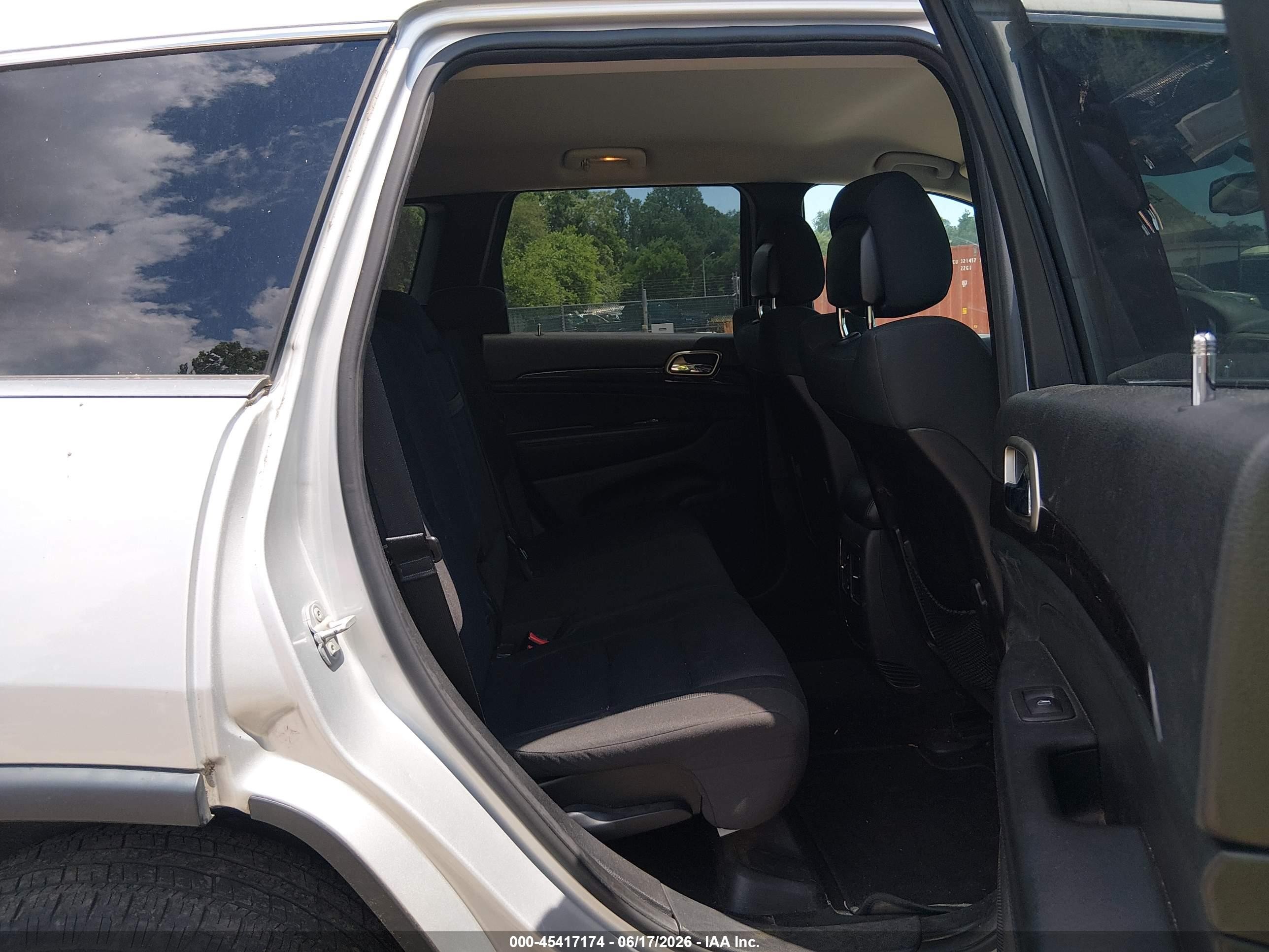 2013 Jeep Grand Cherokee Laredo White vin: 1C4RJFAG3DC631025