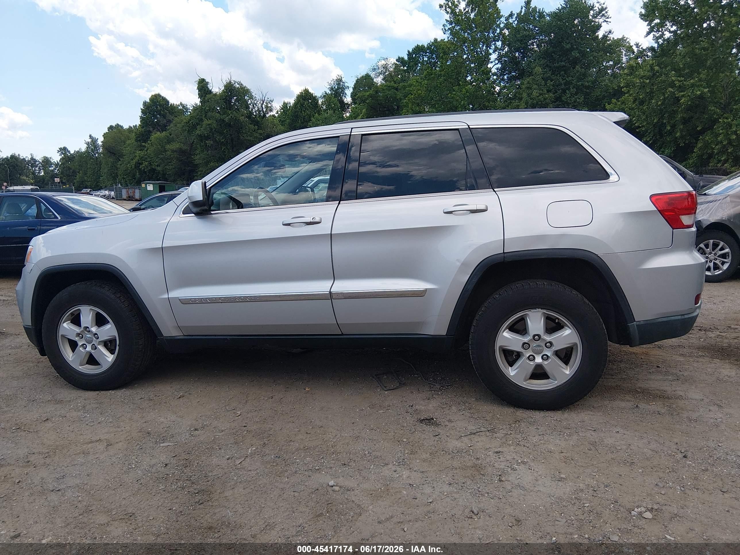 2013 Jeep Grand Cherokee Laredo White vin: 1C4RJFAG3DC631025