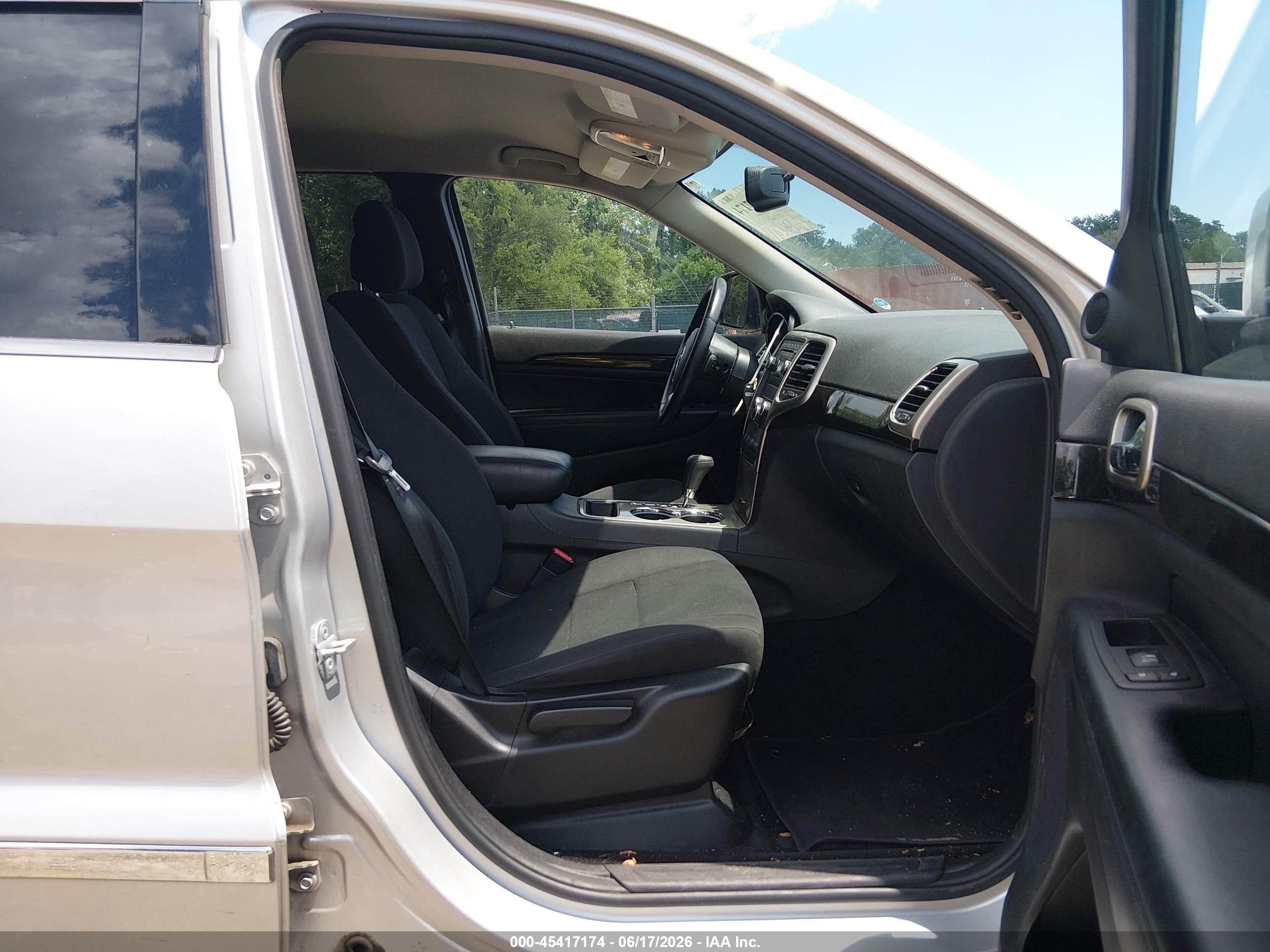 2013 Jeep Grand Cherokee Laredo White vin: 1C4RJFAG3DC631025